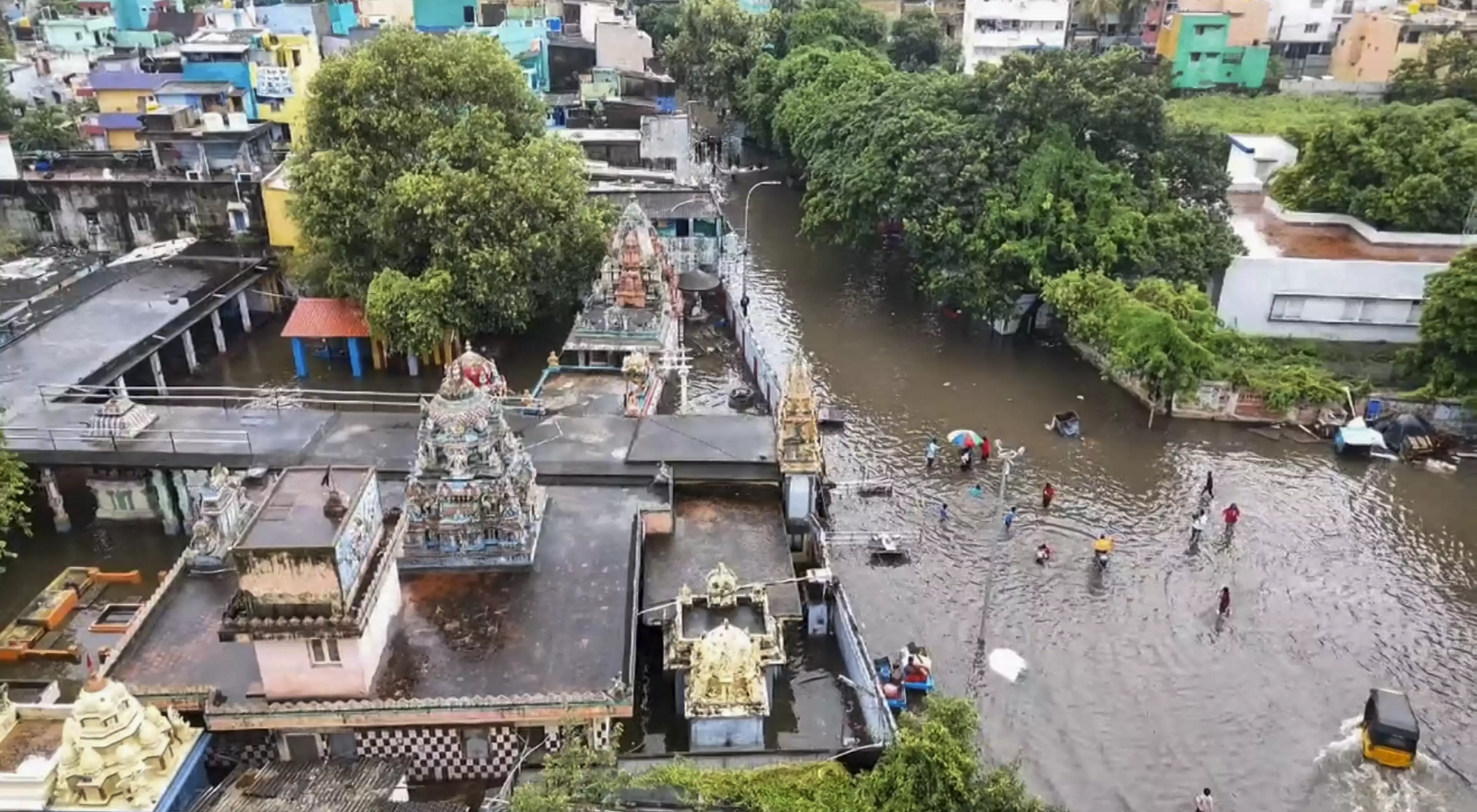 Cyclone LIVE: Rain subsides in Chennai; cyclone to make landfall tomorrow