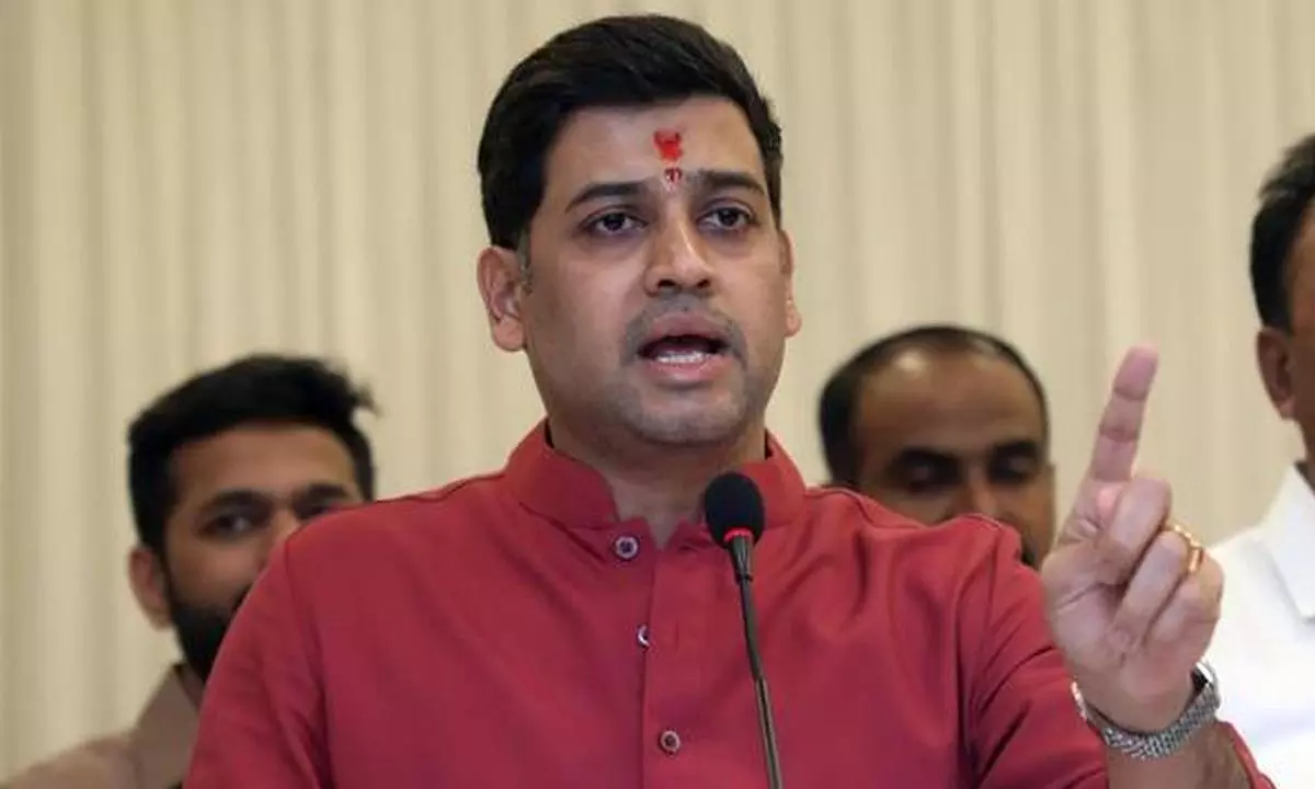 Maharashtra CM sons entry to Ujjain temple’s sanctum sanctorum sparks row