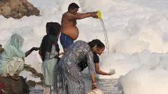 Delhi: Thick layer of white froth covers Yamuna, posing health hazards