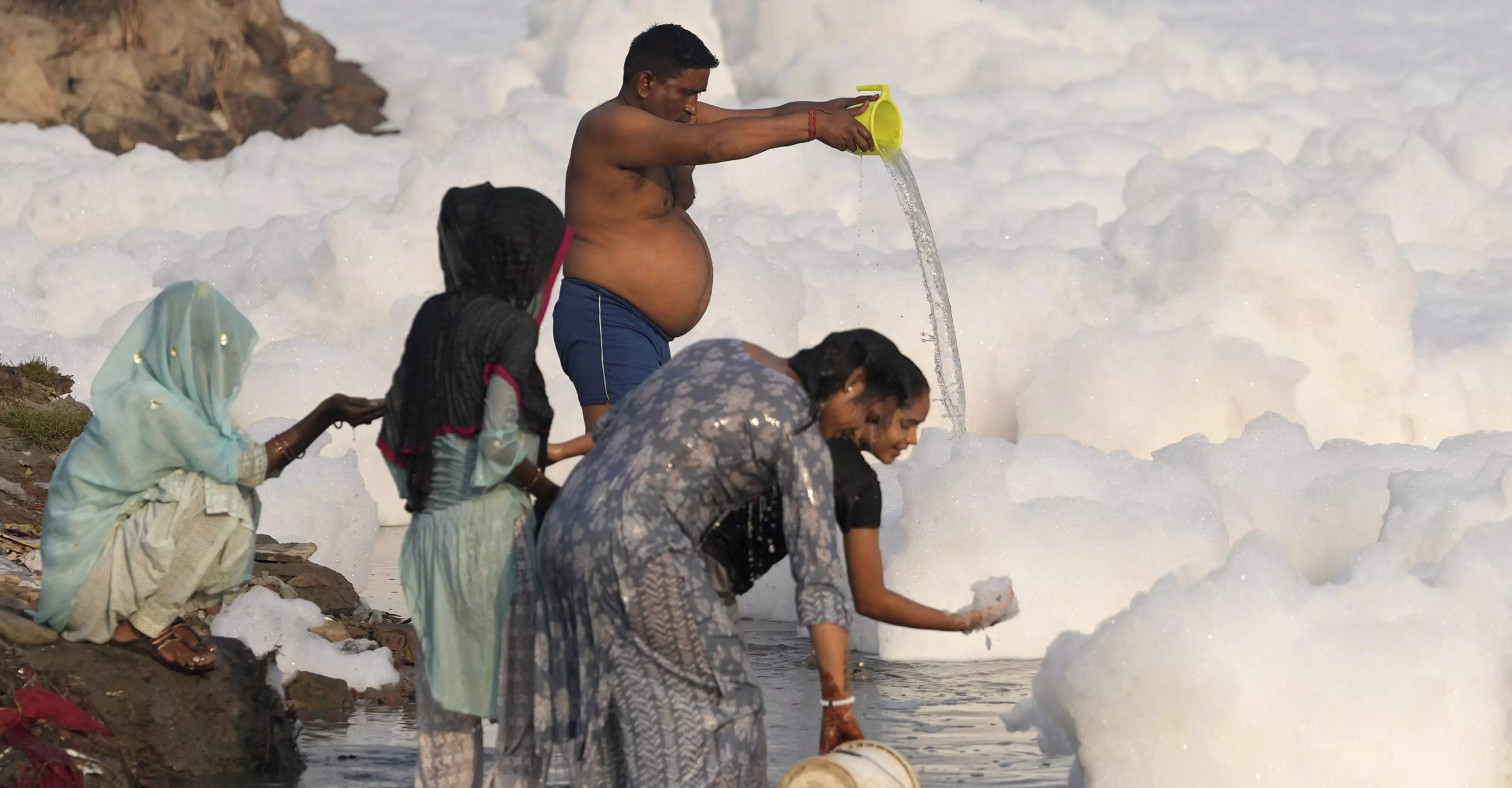 Delhi: Thick layer of white froth covers Yamuna, posing health hazards