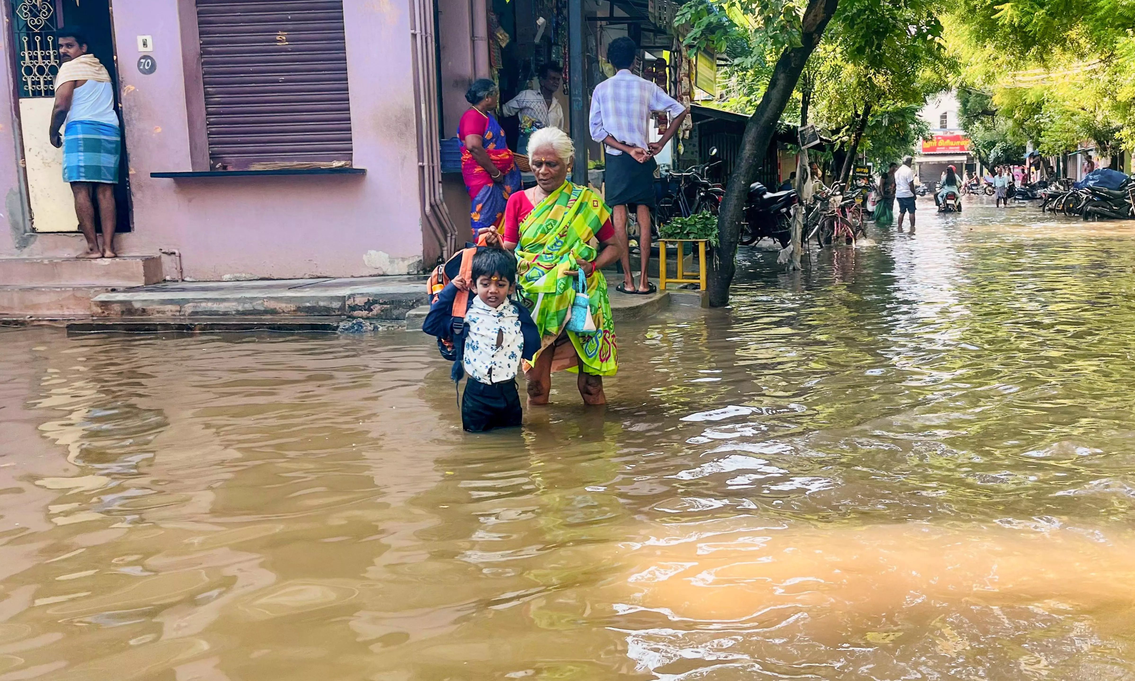 Tamil Nadu: 15-minute downpour floods Madurai