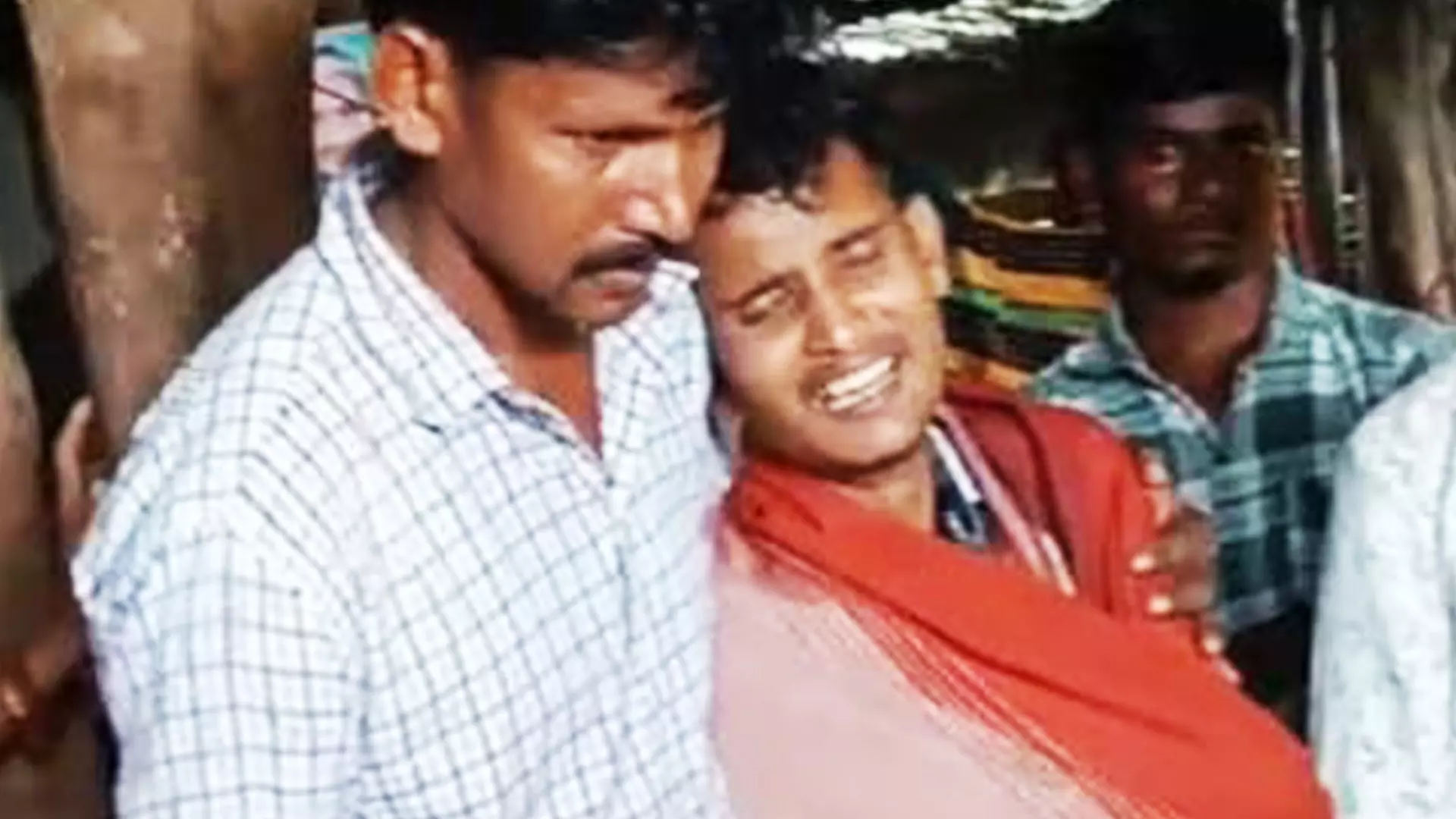 Kavitas husband Kishan inconsolable after losing his wife.