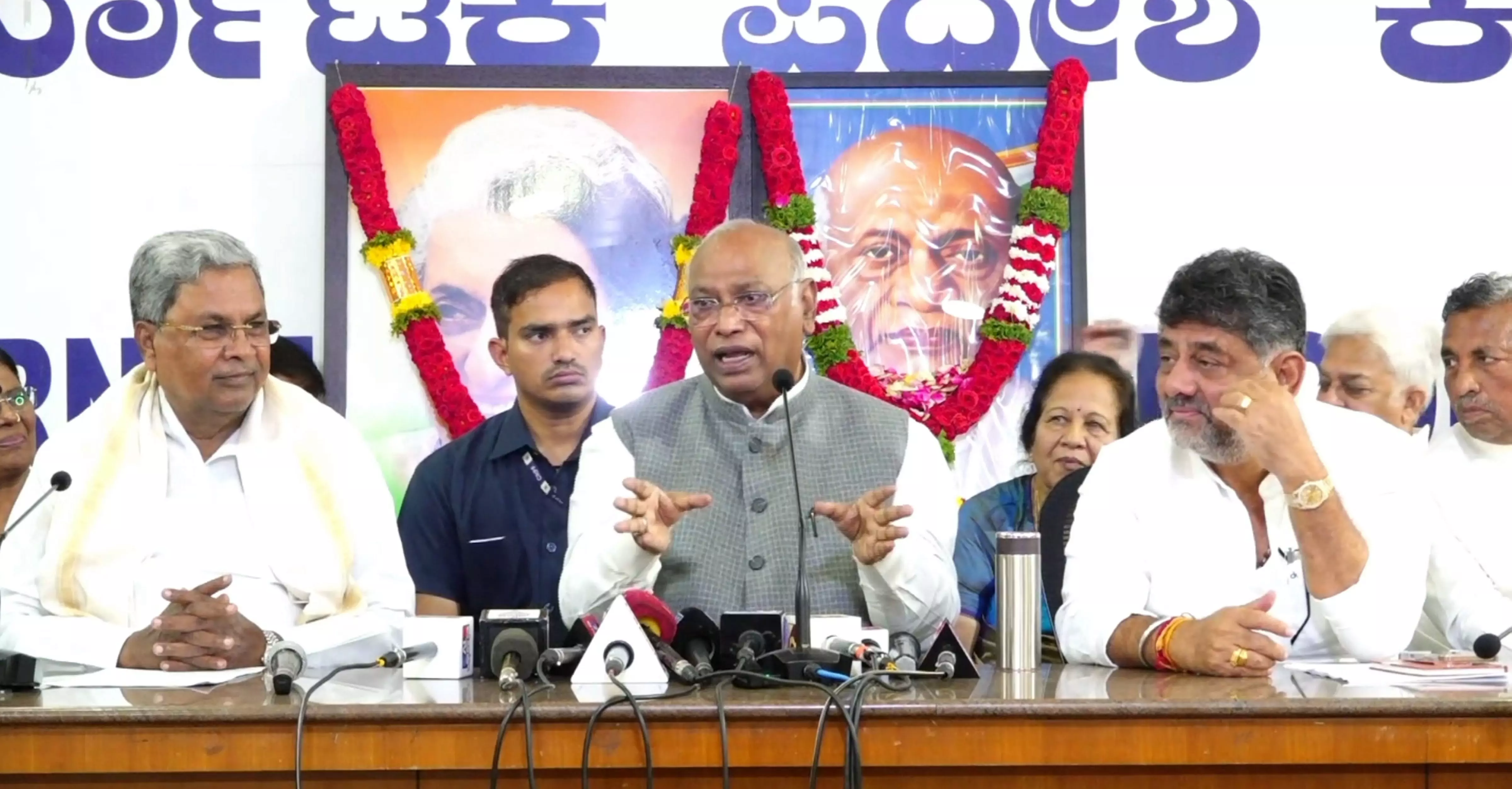 Mallikarjun Kharge pulls up Ktaka deputy CM Shivakumar for statement on Shakti scheme