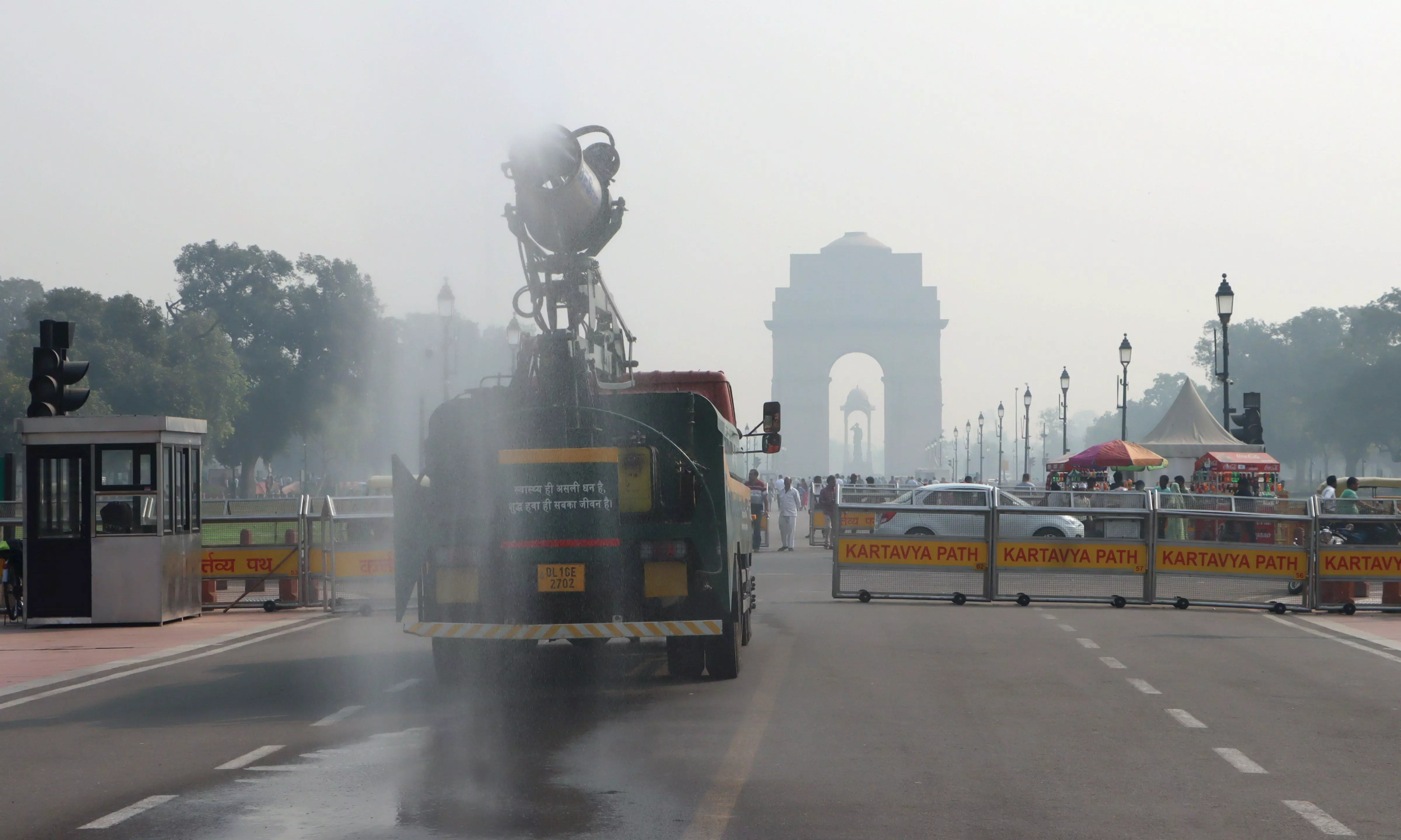 Delhis air quality categorised as very poor, smog blankets city