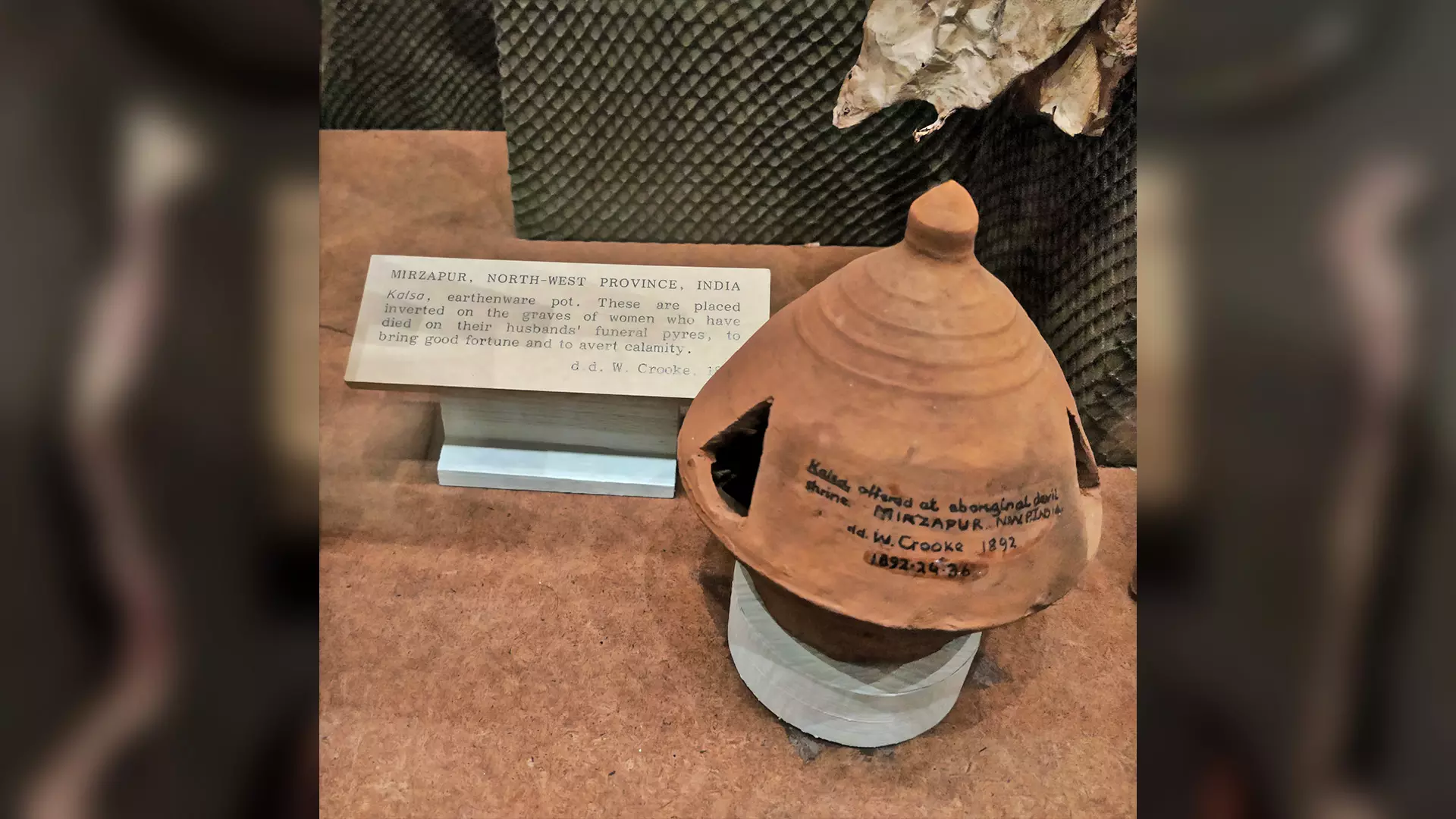 Pot left on womens graves.