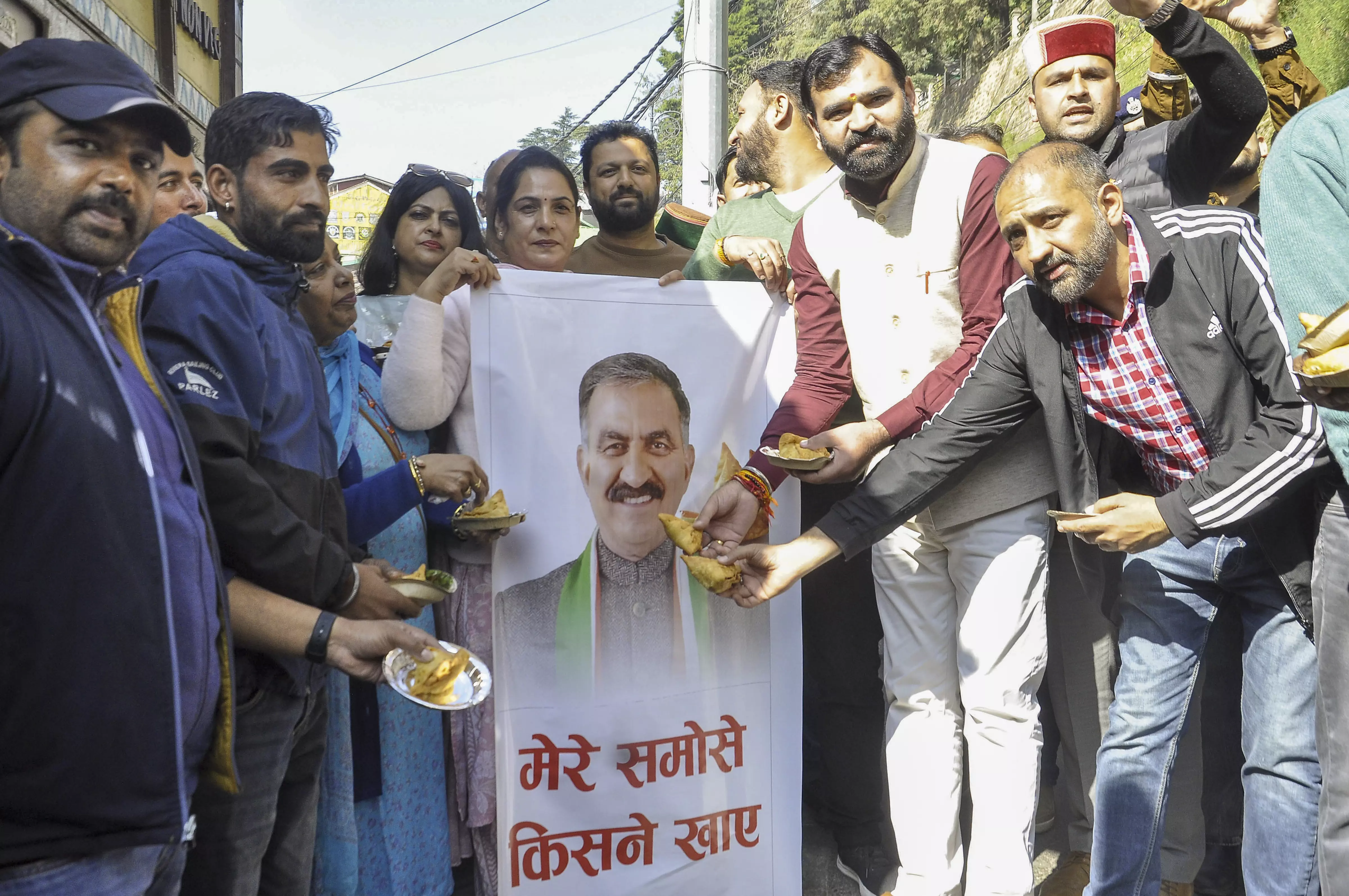 Himachal: BJP distributes free samosas; MLA orders 11 for CM Sukhu