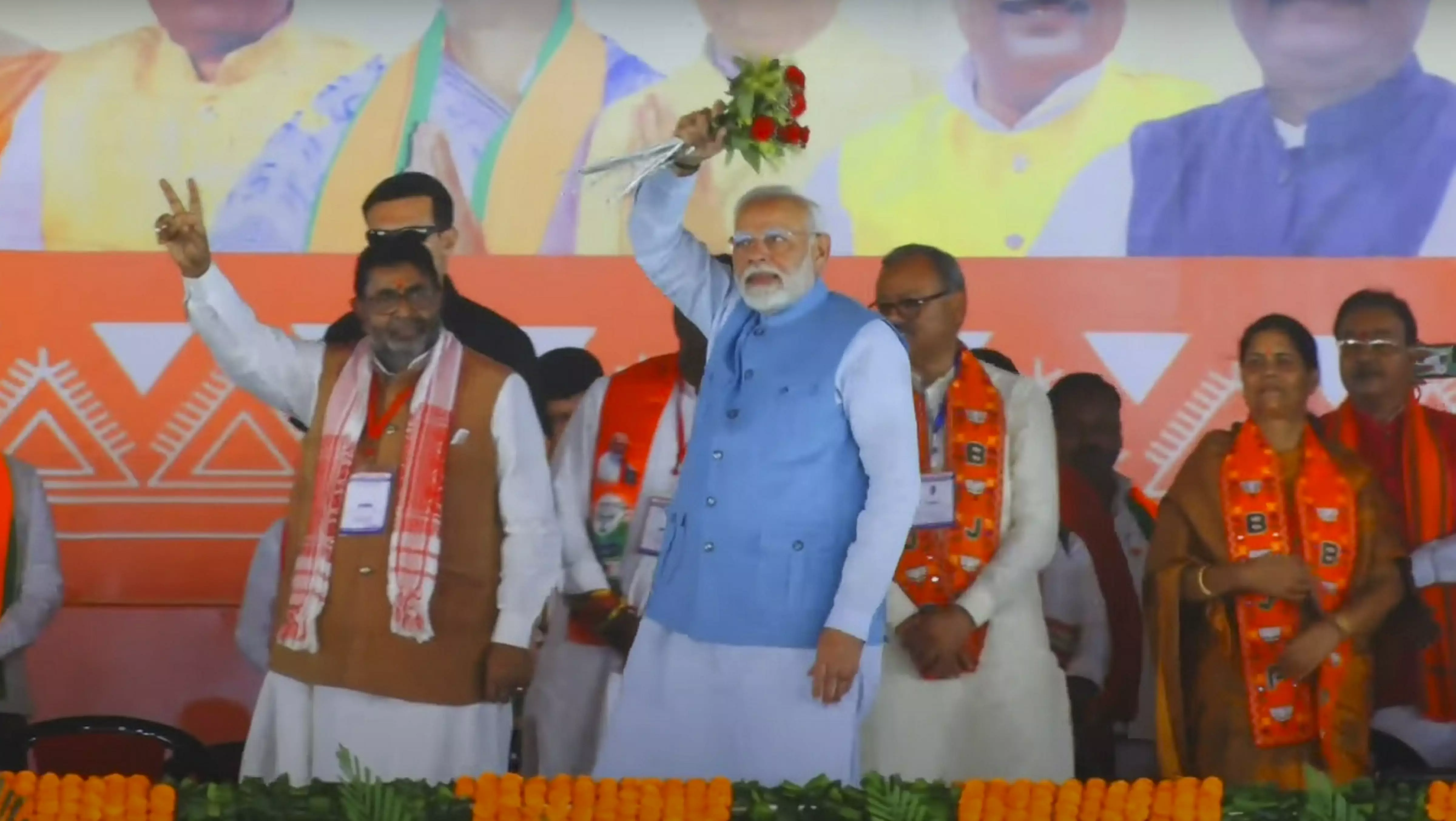 Ek rahoge toh safe rahoge: PM raises same slogan in Jharkhand targetting Congress-JMM