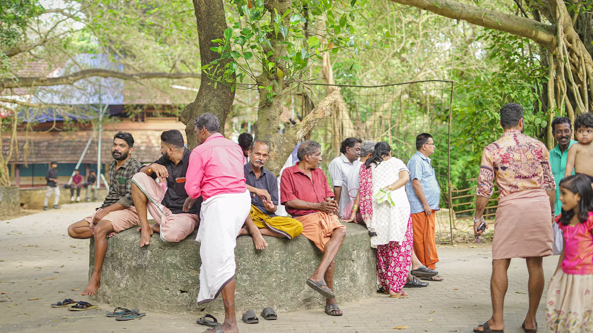 Mahouts having some leisure time at Punnathoor Kotta.