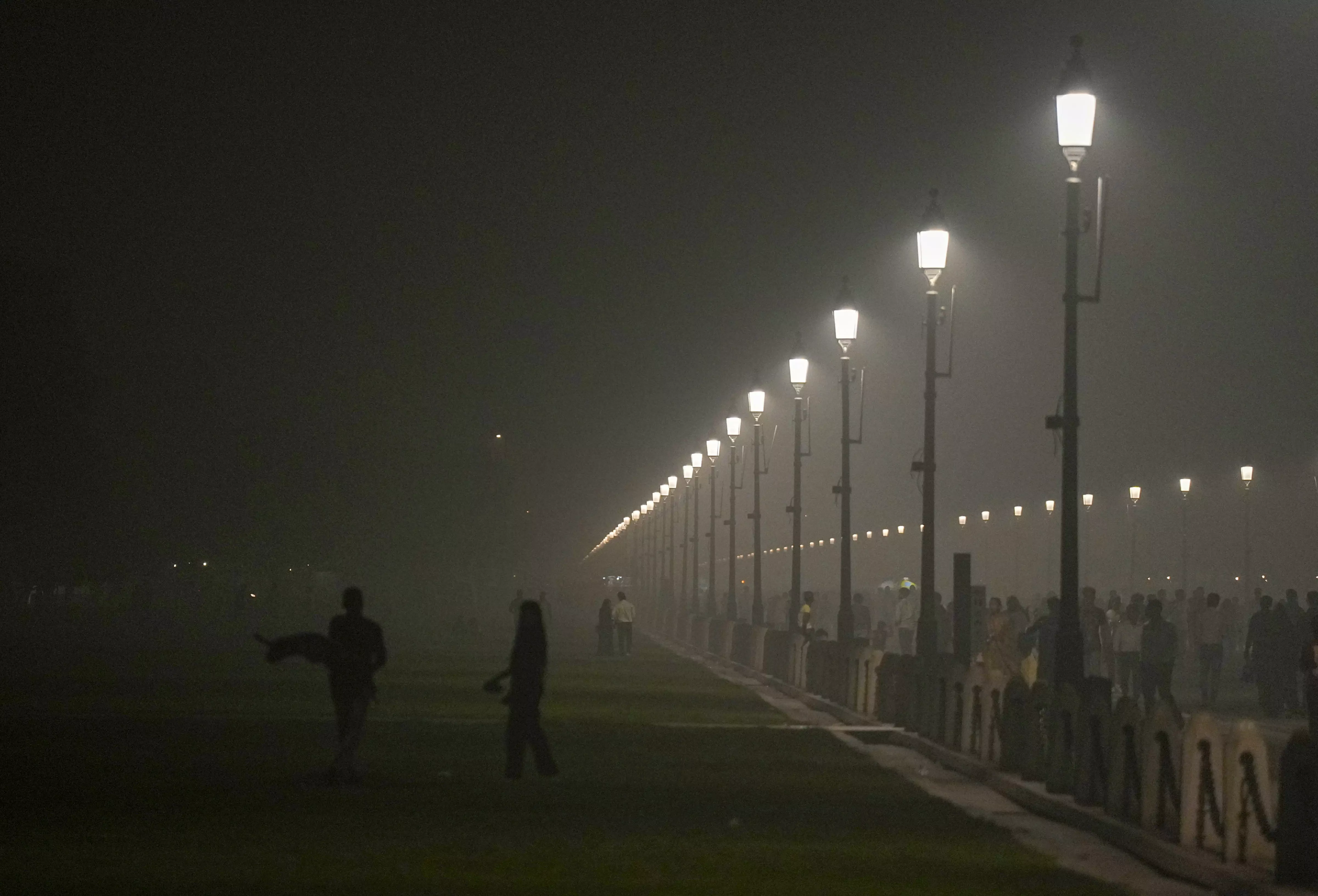 Delhi’s AQI at ‘severe +’; trucks banned, in-person classes suspended as GRAP-4 kicks in