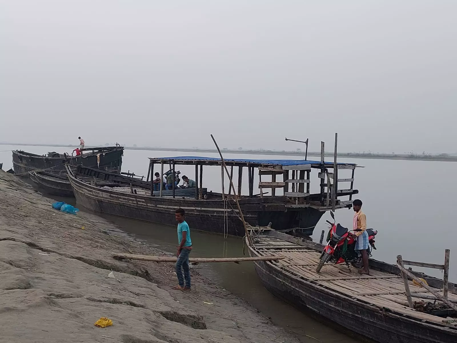 The Ganga has moved several kilometres eastward from the place where it used to flow in 1922–23. In some stretches, the drift is as far as 17 kilometres