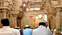 Kilakarai, 70 kms from famous pilgrimage town Rameswaram, has many mosques built between the 8th and 17th centuries and some of them have clear inscriptions.