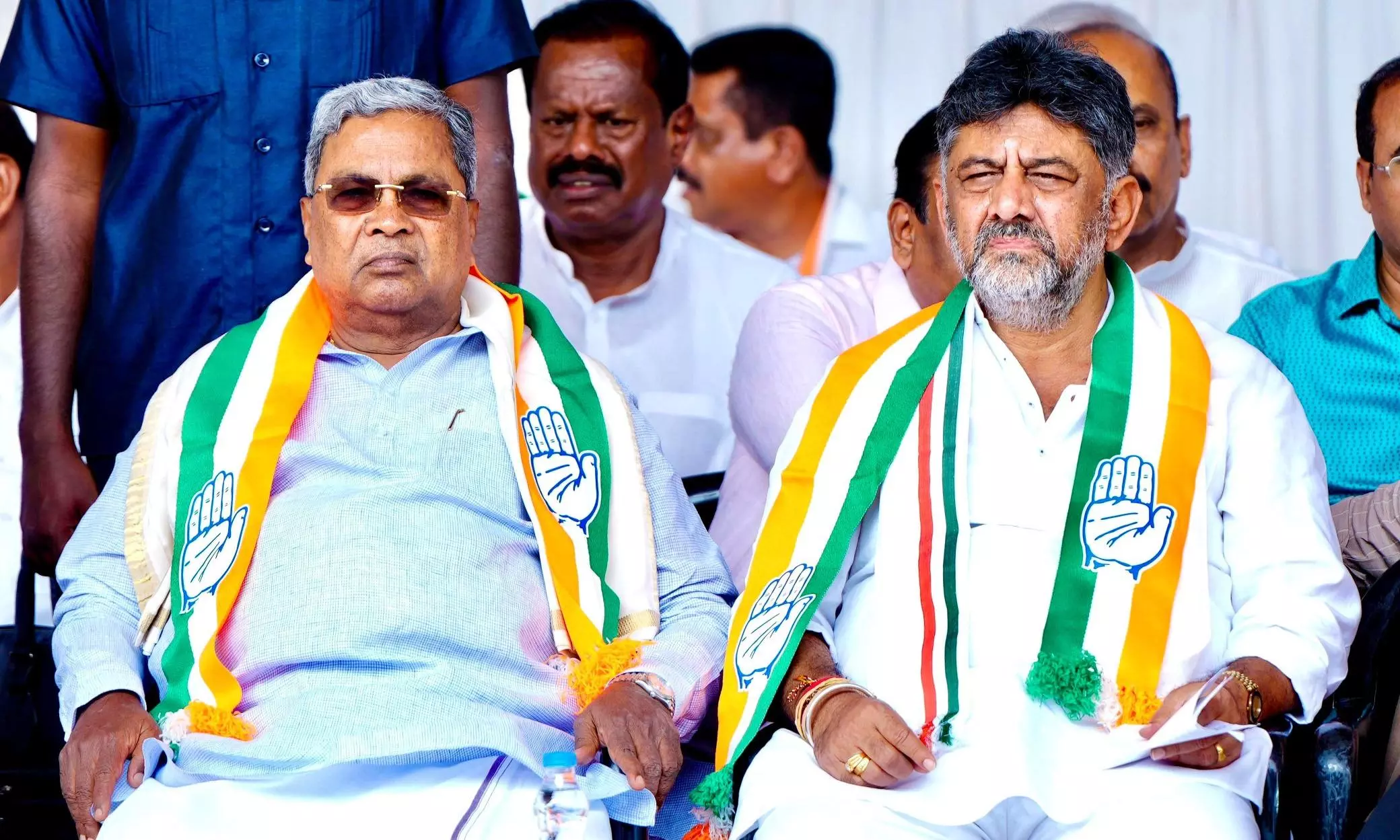 Karnataka CM Siddaramaiah (left) and Deputy CM D K Shivakumar