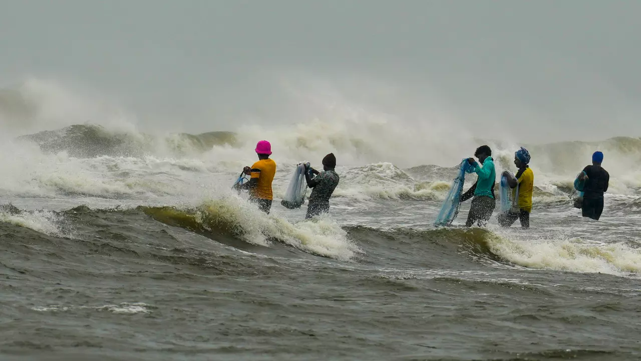 Where is Cyclone Shakhti moving and how intense is it now?
