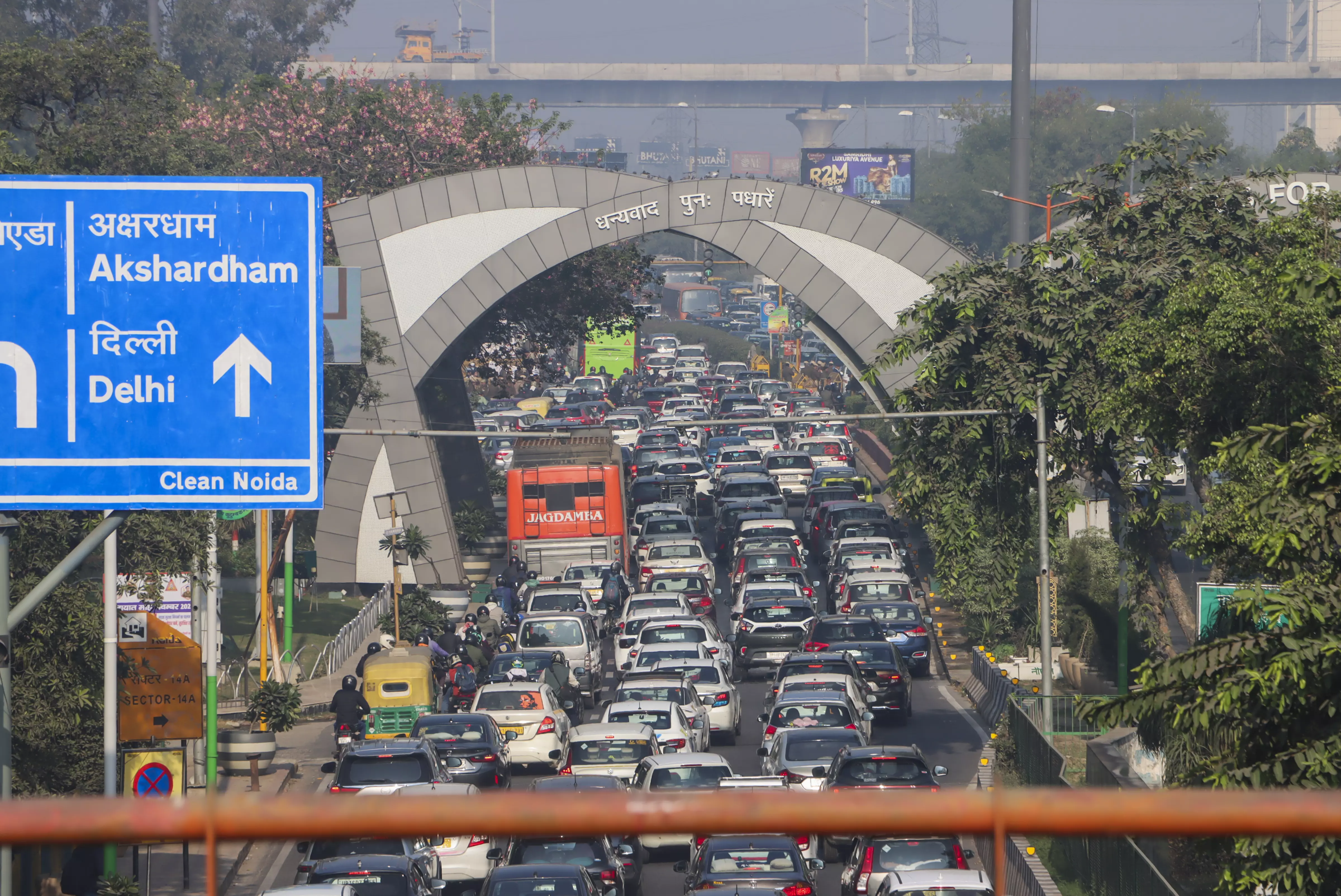 Farmers march causes massive traffic snarls on Delhi-Noida border