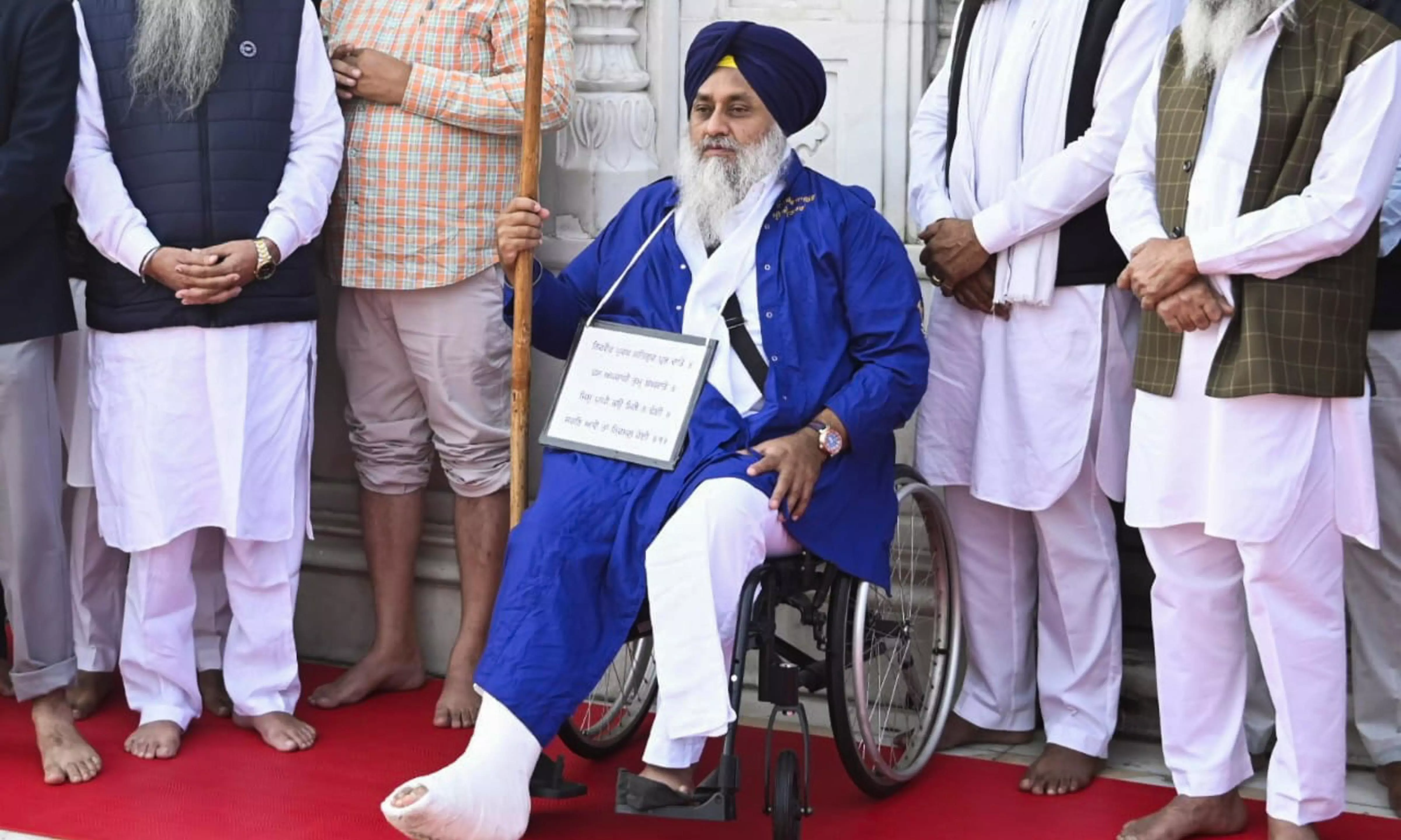 Plaque around neck, Sukhbir Badal undergoes ‘punishment’ at Golden Temple