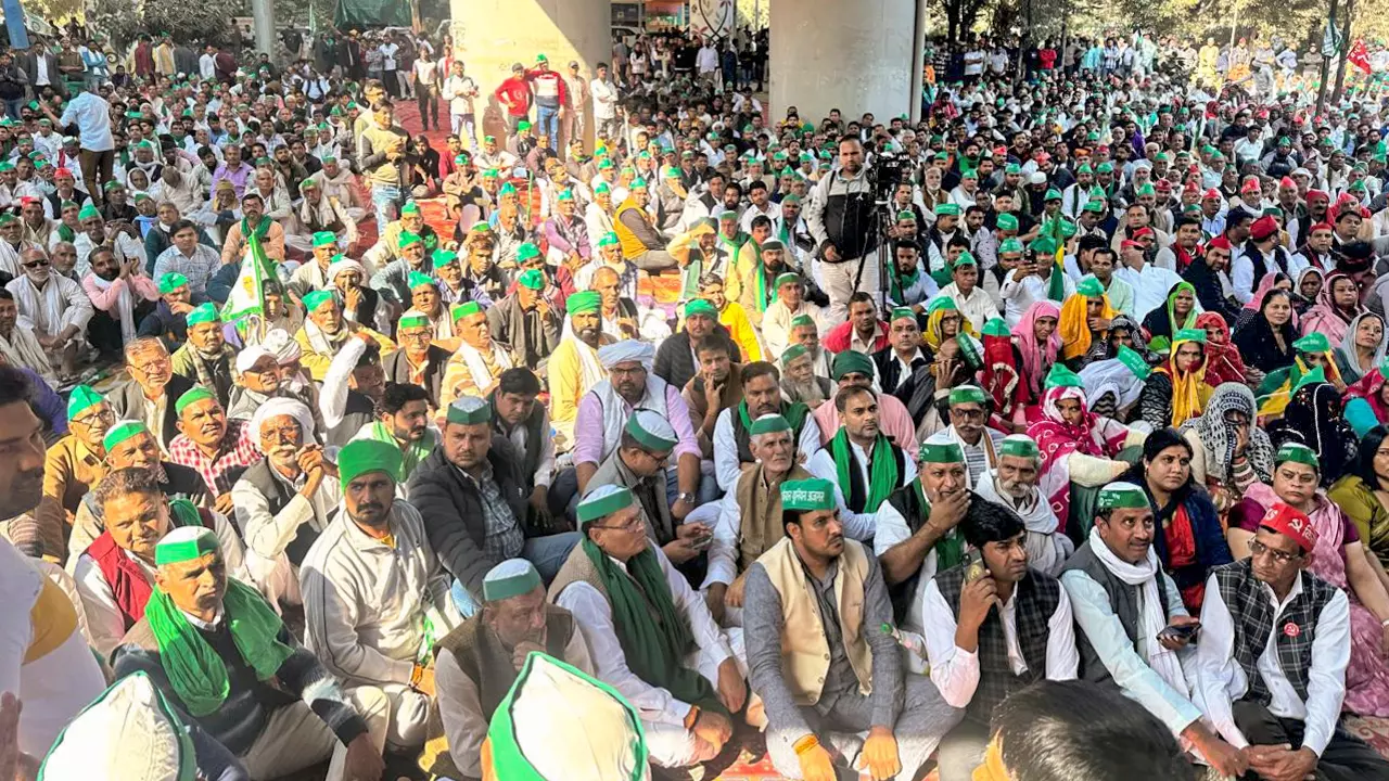 Protesting farmers moot Rs 30,000-cr govt corpus to end MSP row