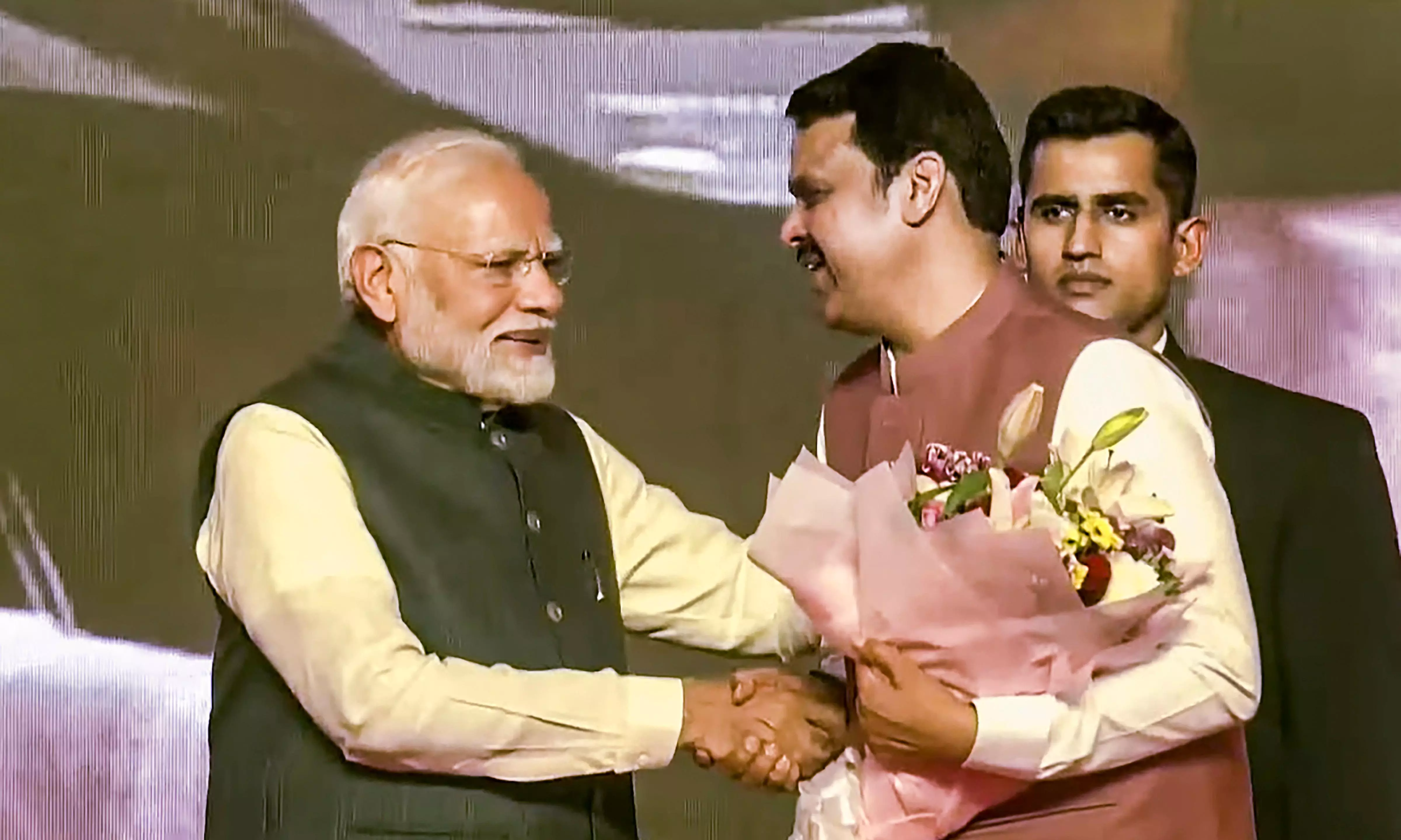 Maharashtra oath-taking LIVE | State will see politics of change, not revenge: Fadnavis