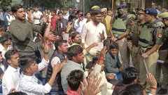 Varanasi college: Bar on outsiders’ entry after ‘Hanuman Chalisa’ row