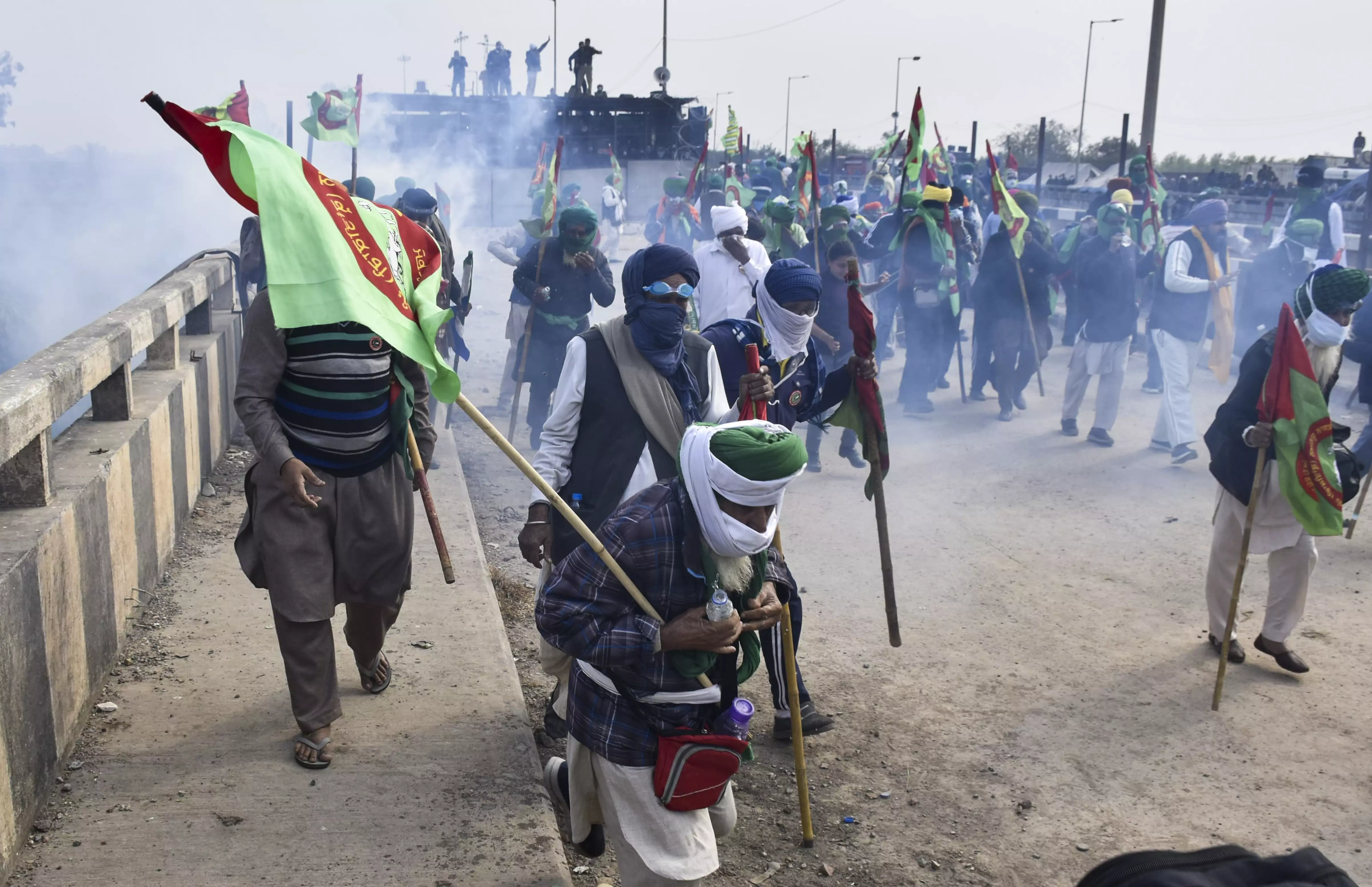 Delhi Chalo | Farmers injured, foot march suspended for the day