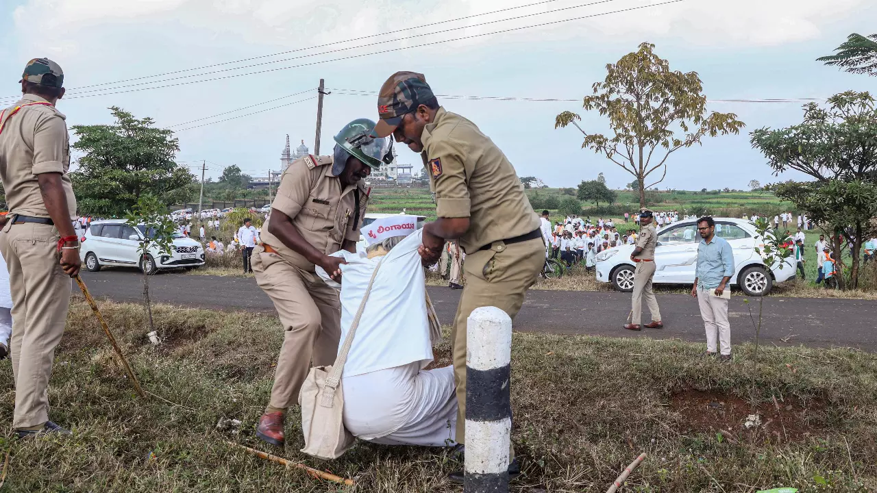Karnataka | Panchamasali Lingayats intensify stir for OBC category change