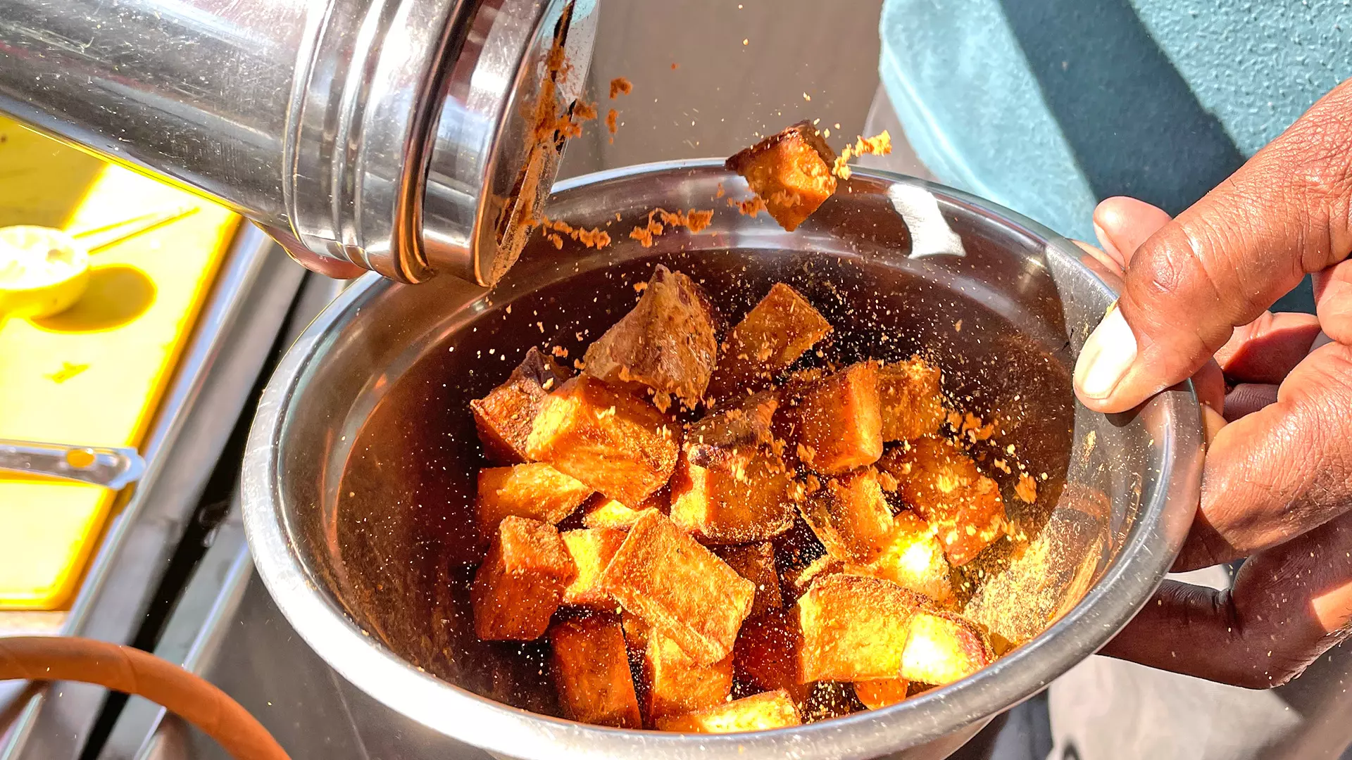 Deep-fried Garadu, or ratalkanda in Baiga kitchens—is a starchy tuber that has evolved from a tribal staple into Madhya Pradeshs iconic winter street food. 