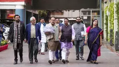 Election Commission meets representatives of Delhis political parties