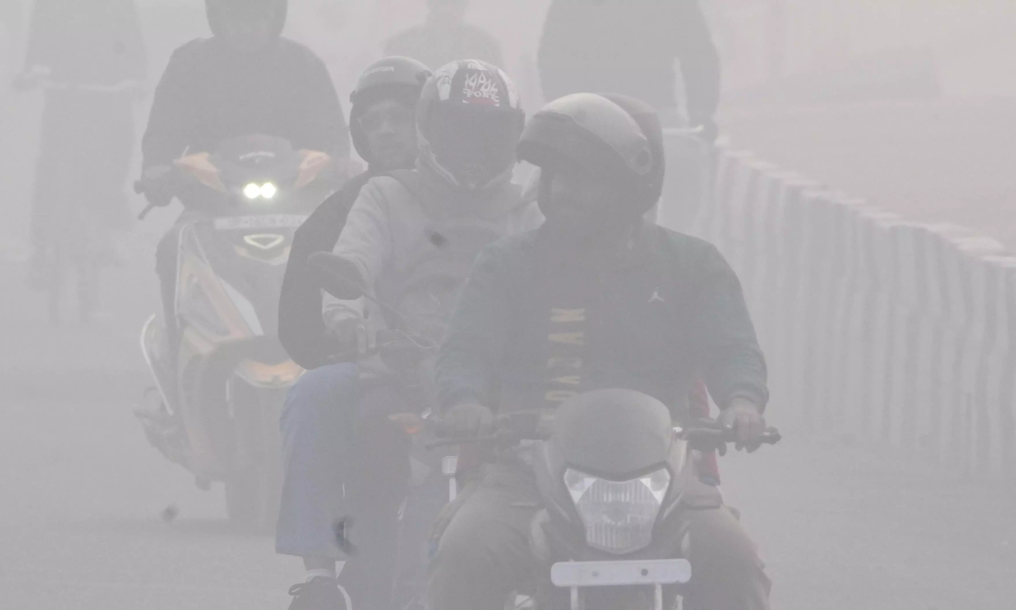 Delhi air quality in severe category, IMD warns smoggy conditions may continue