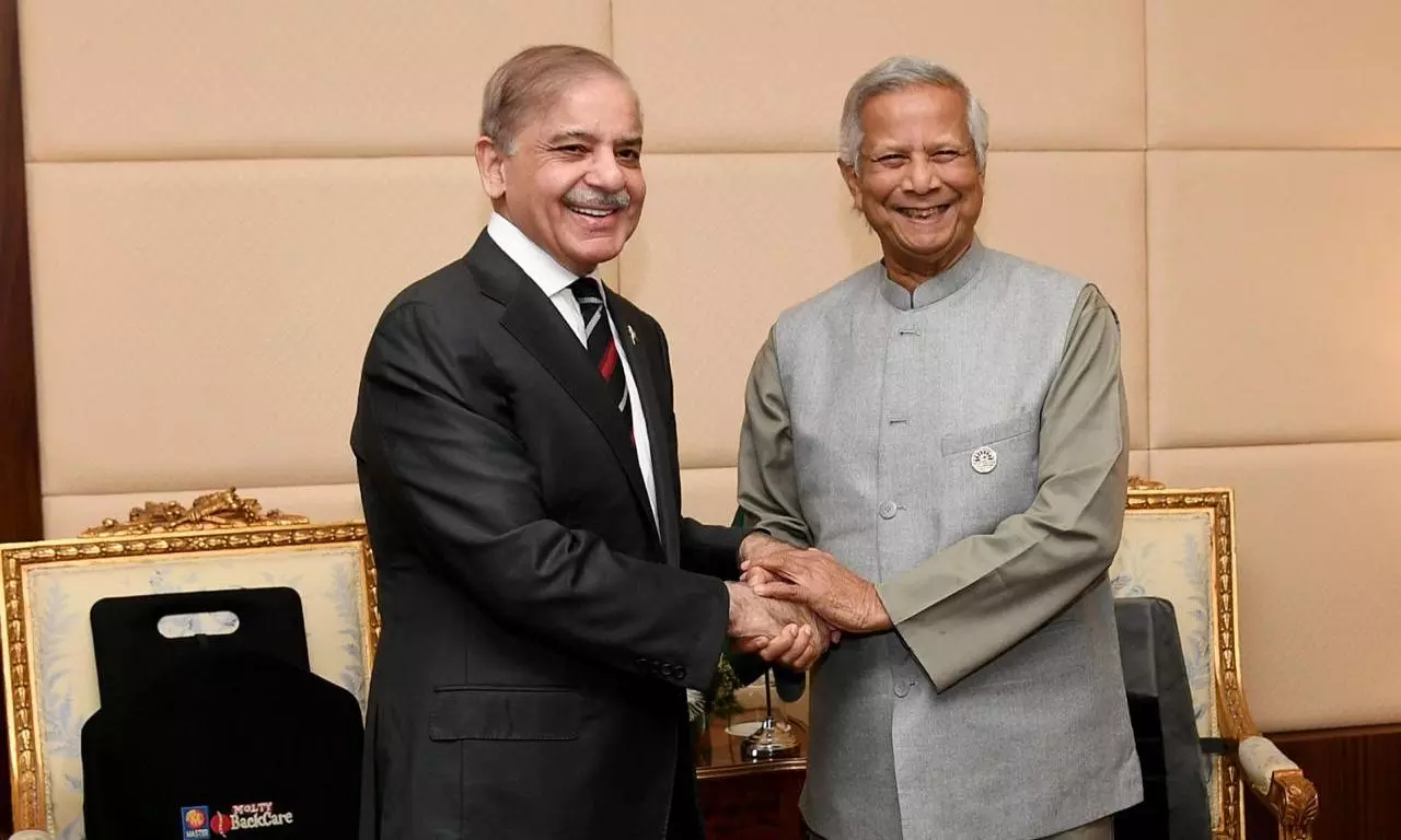 Bangladesh interim ruler Muhammad Yunus with Pakistan Prime Minister Shahbaz Sharif