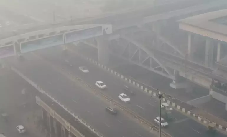 Delhi: Foggy morning in city; air quality very poor