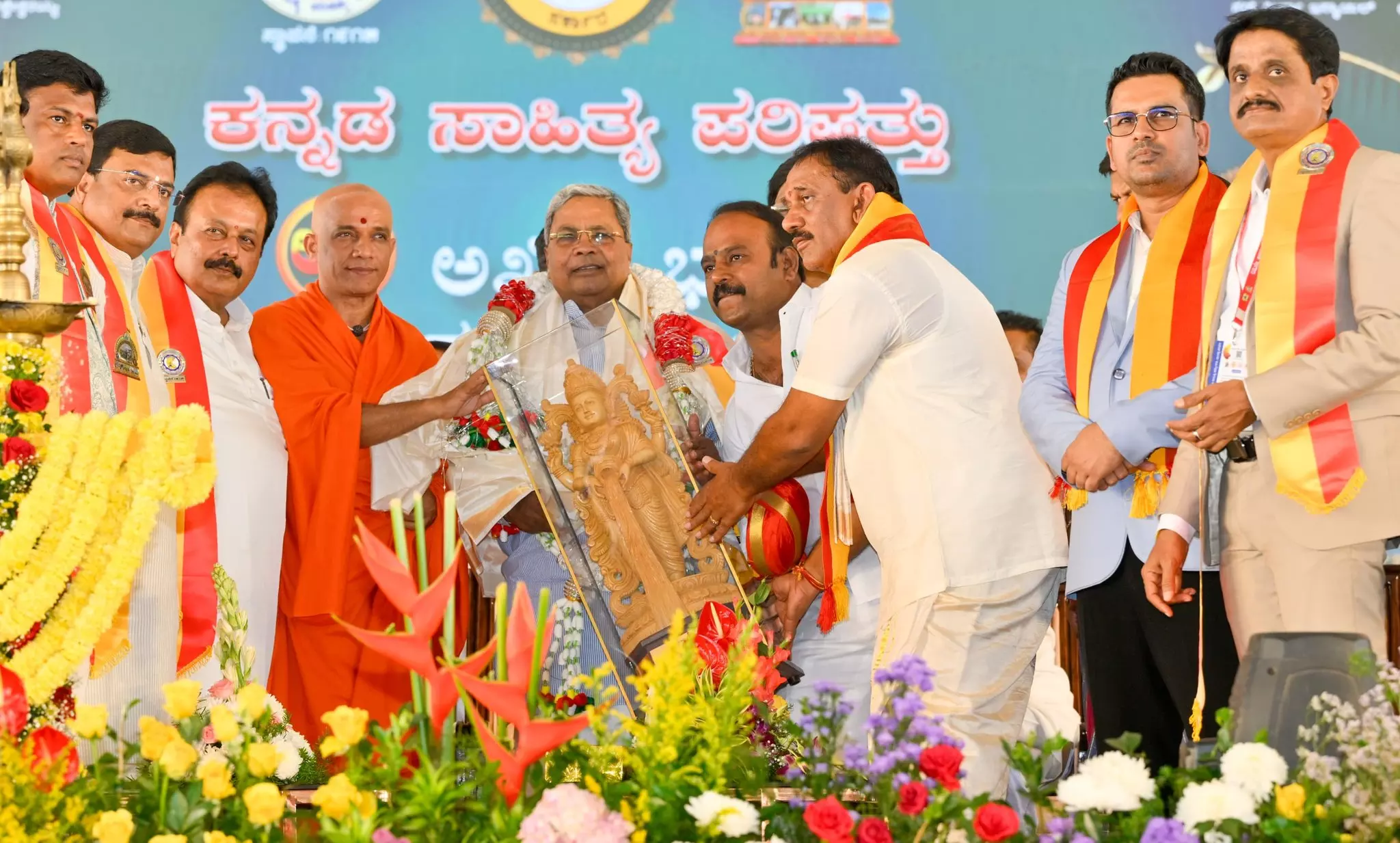 Threat to country’s federal structure dominates discourse at Kannada convention