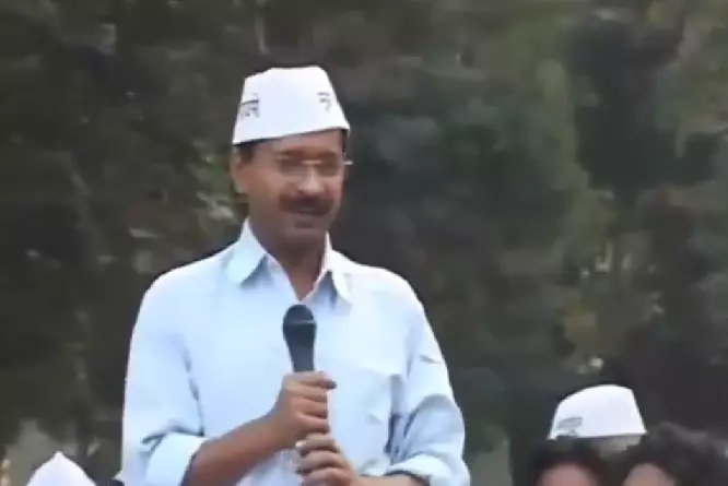 Arvind Kejriwal, Manoj Tiwari