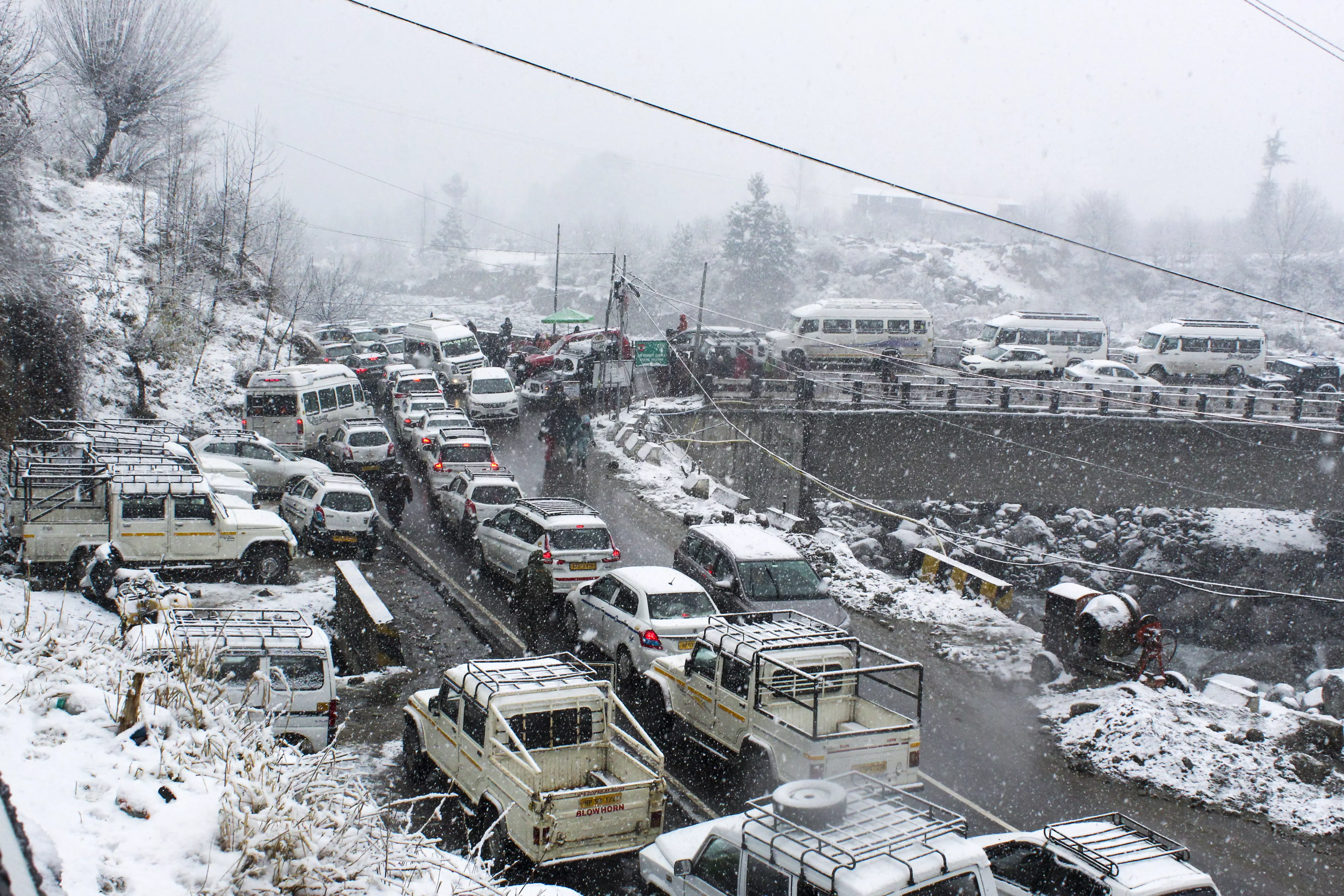 Himachal snowfall shuts 177 roads, Shimla hotel occupancy hits 70%