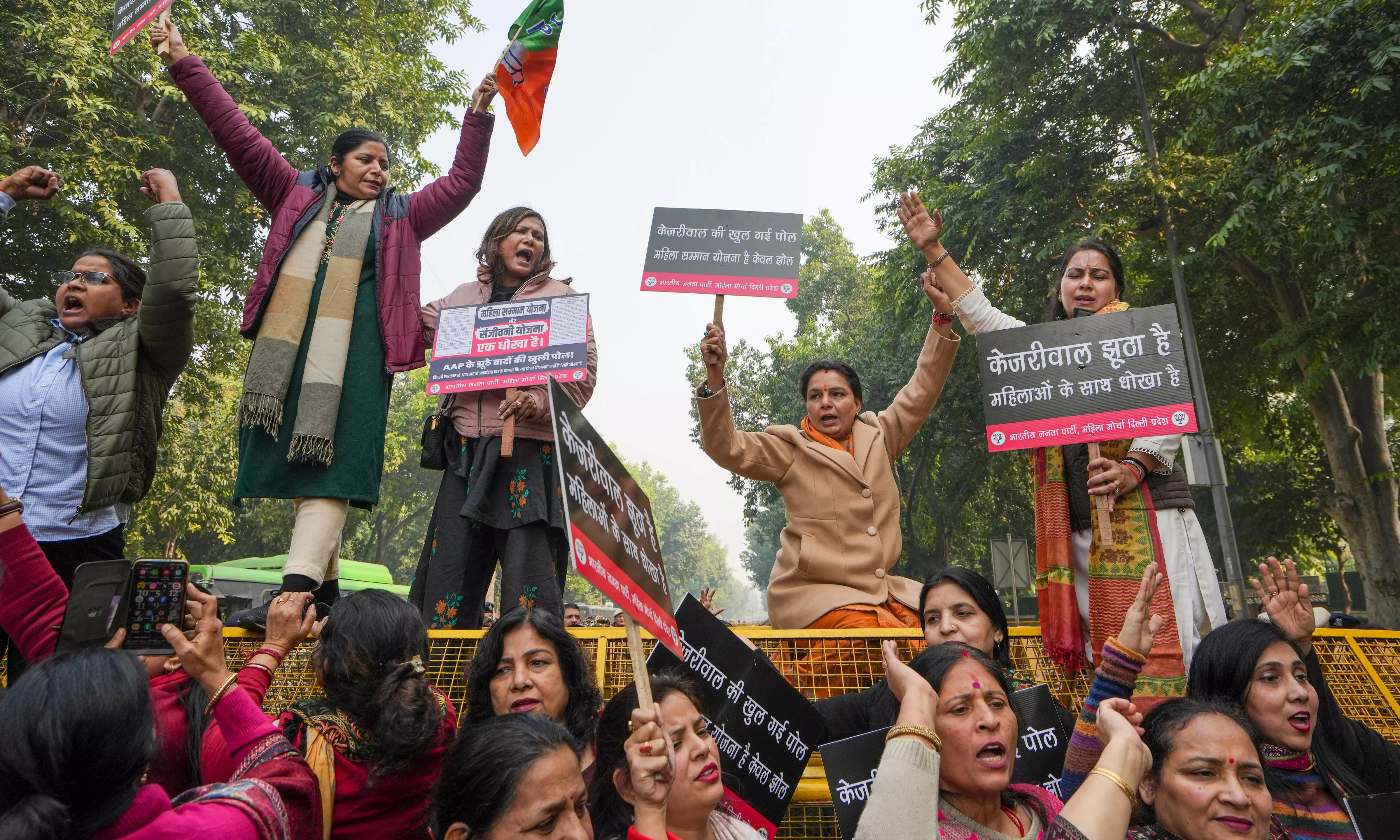 Mahila Samman scheme: BJP Mahila Morcha protests near Kejriwals house