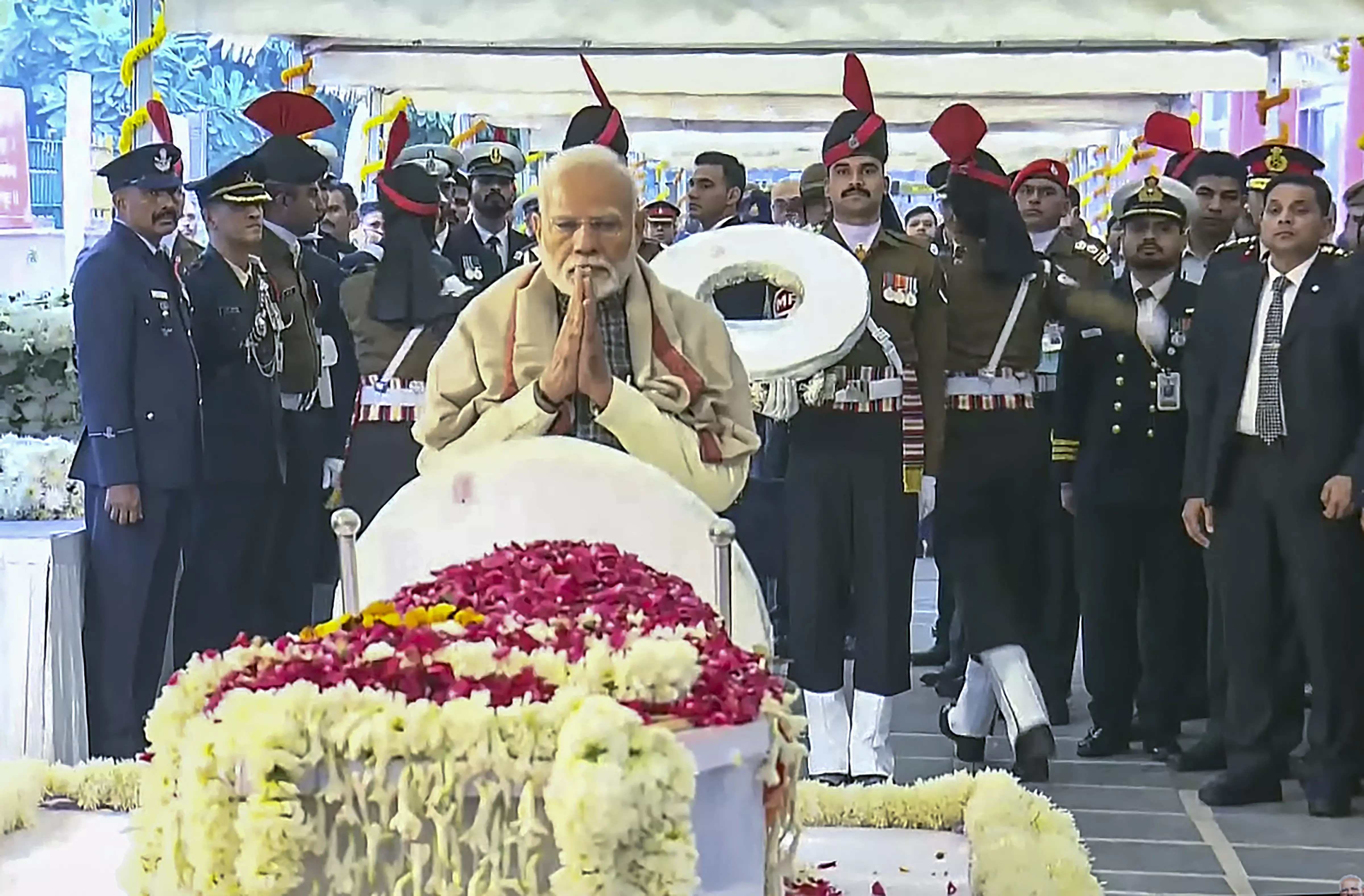 LIVE | India bids farewell to Manmohan Singh, last rites conducted with state honours