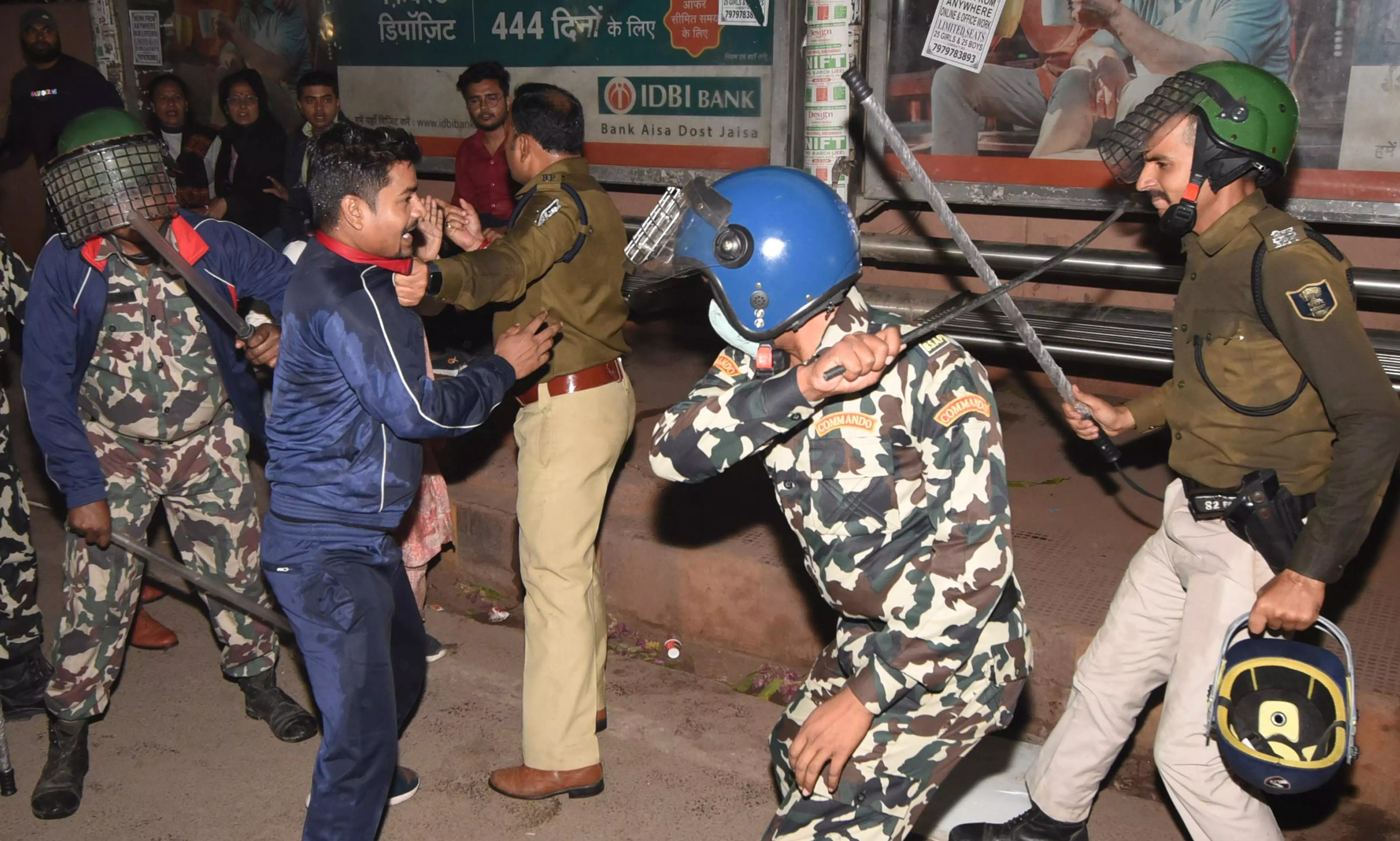 Patna | Students demand exam cancellation, clash with police; FIR against Prashant Kishor