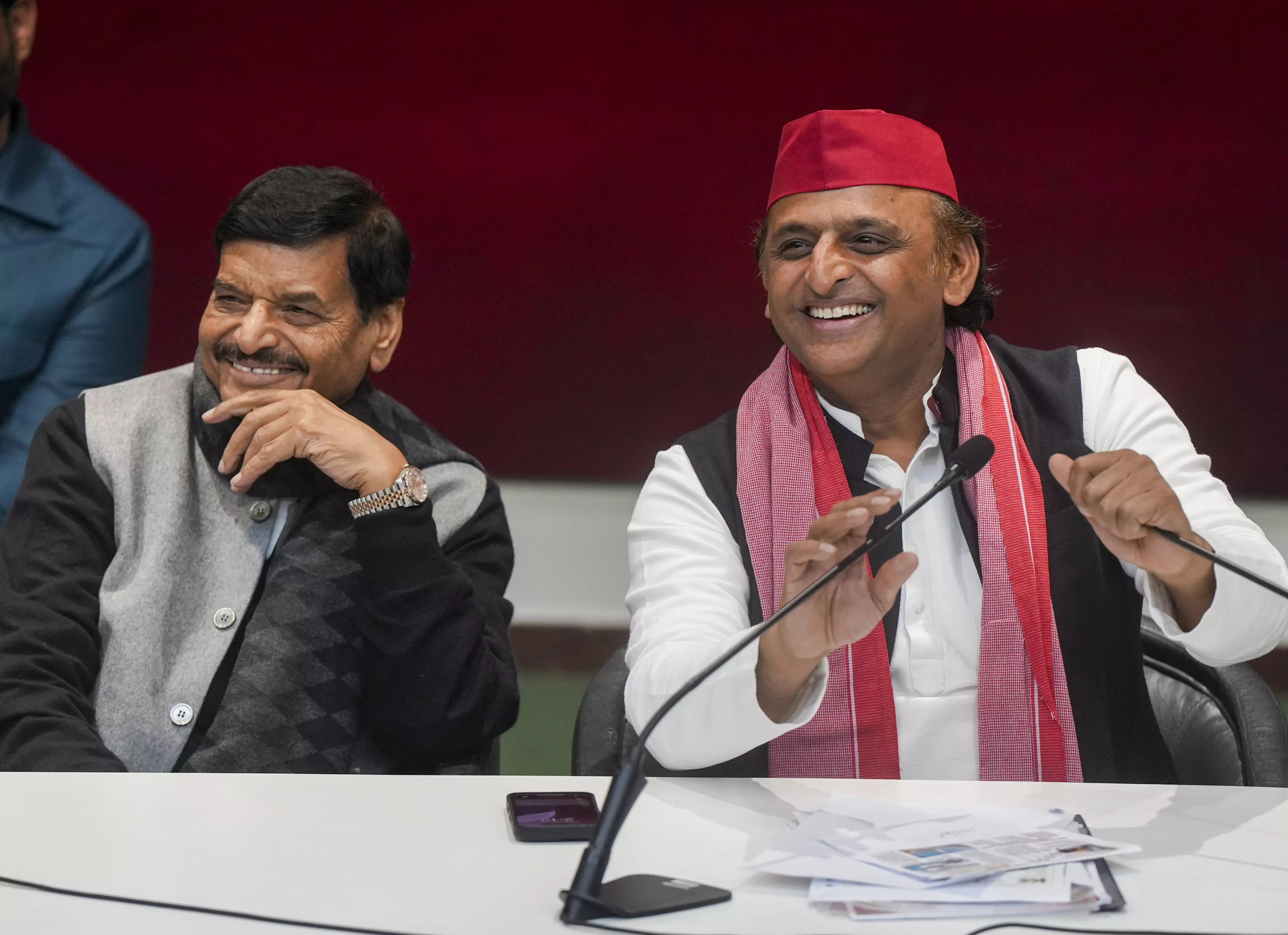 UP: Akhilesh takes a potshot at BJP, claims shivling beneath Yogis residence