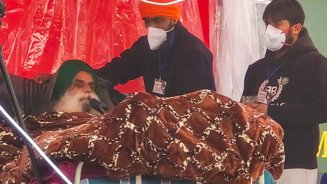 Dallewal’s medical aid stopped, doctors can’t find veins for drip: Farmers Dallewal’s medical aid stopped, doctors can’t find veins for drip: Farmers