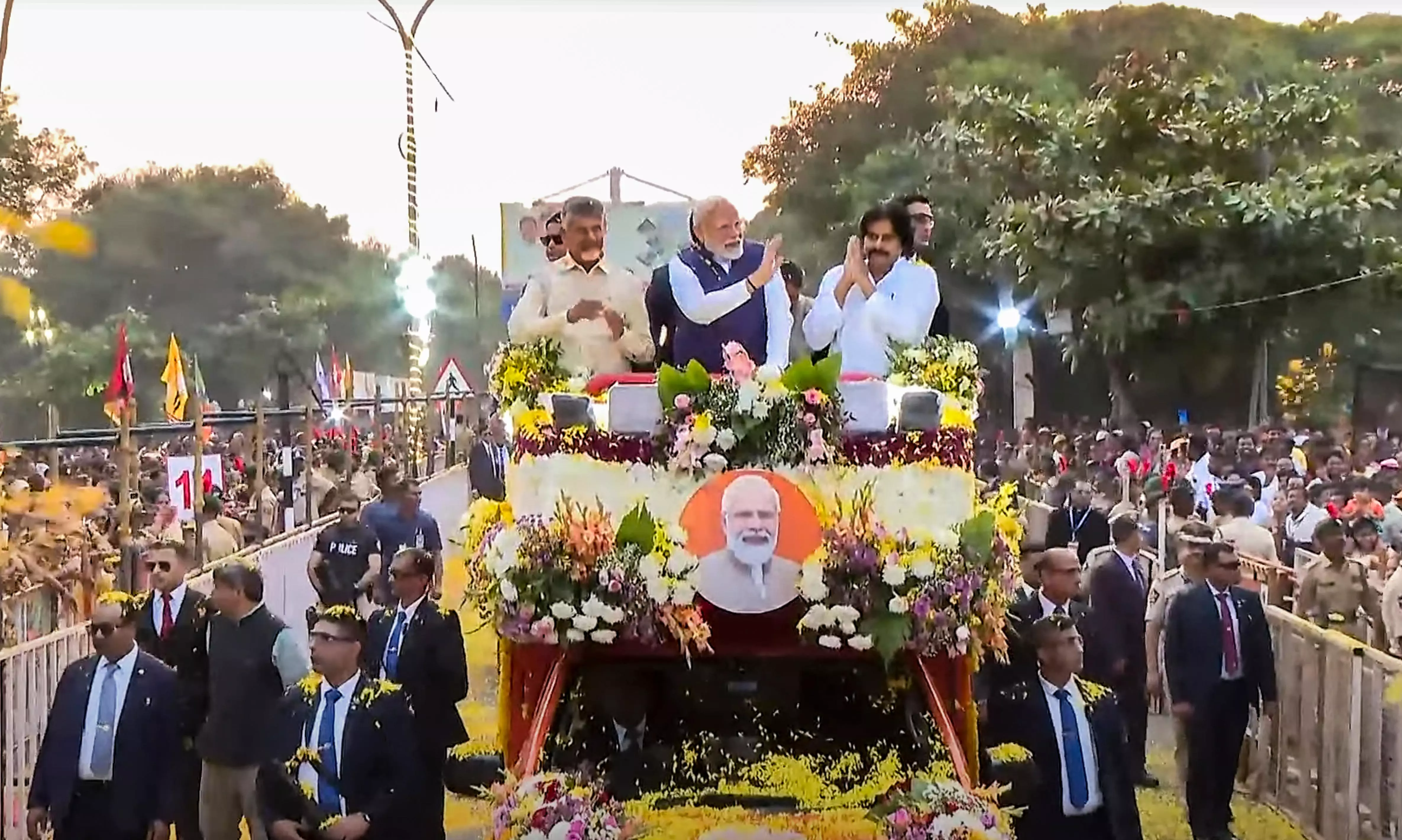 Andhra Pradesh: PM Modi, Andhra CM Naidu undertake roadshow in Vizag