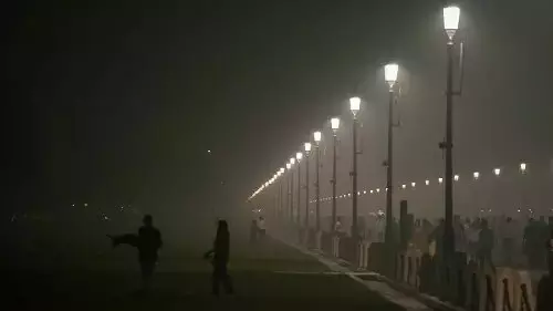 Dense fog in Delhi