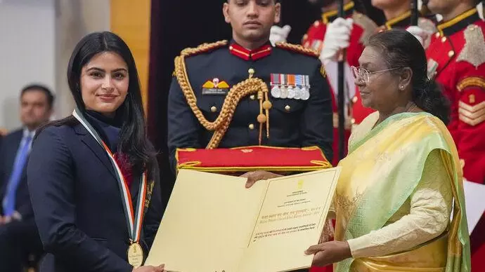 Manu Bhaker receives Khel Ratna award from President Murmu