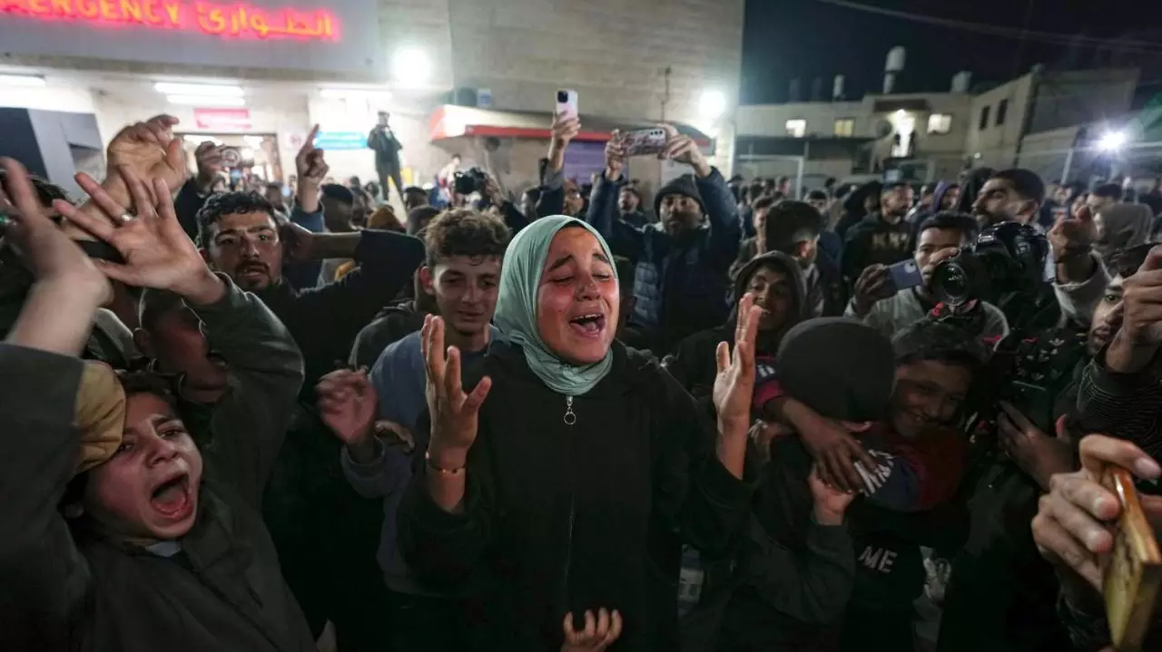 Gaza truce begins tomorrow; 33 Israelis, 700 Palestinians to be freed