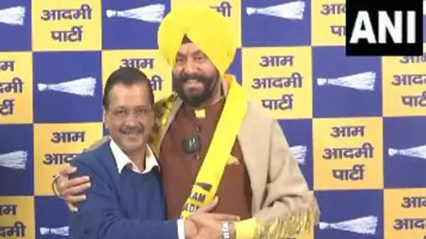 Delhi polls: Ambulance Man Shunty promises pink ambulances for women