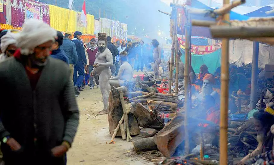According to Hindu belief, a holy dip in the Ganga at the confluence of the river and the sea in and around the Makar Sankranti day absolves one of their sins and leads to salvation.