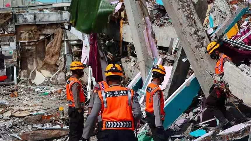 Indonesia | 17 dead, 8 missing after landslides, flash floods on Java island