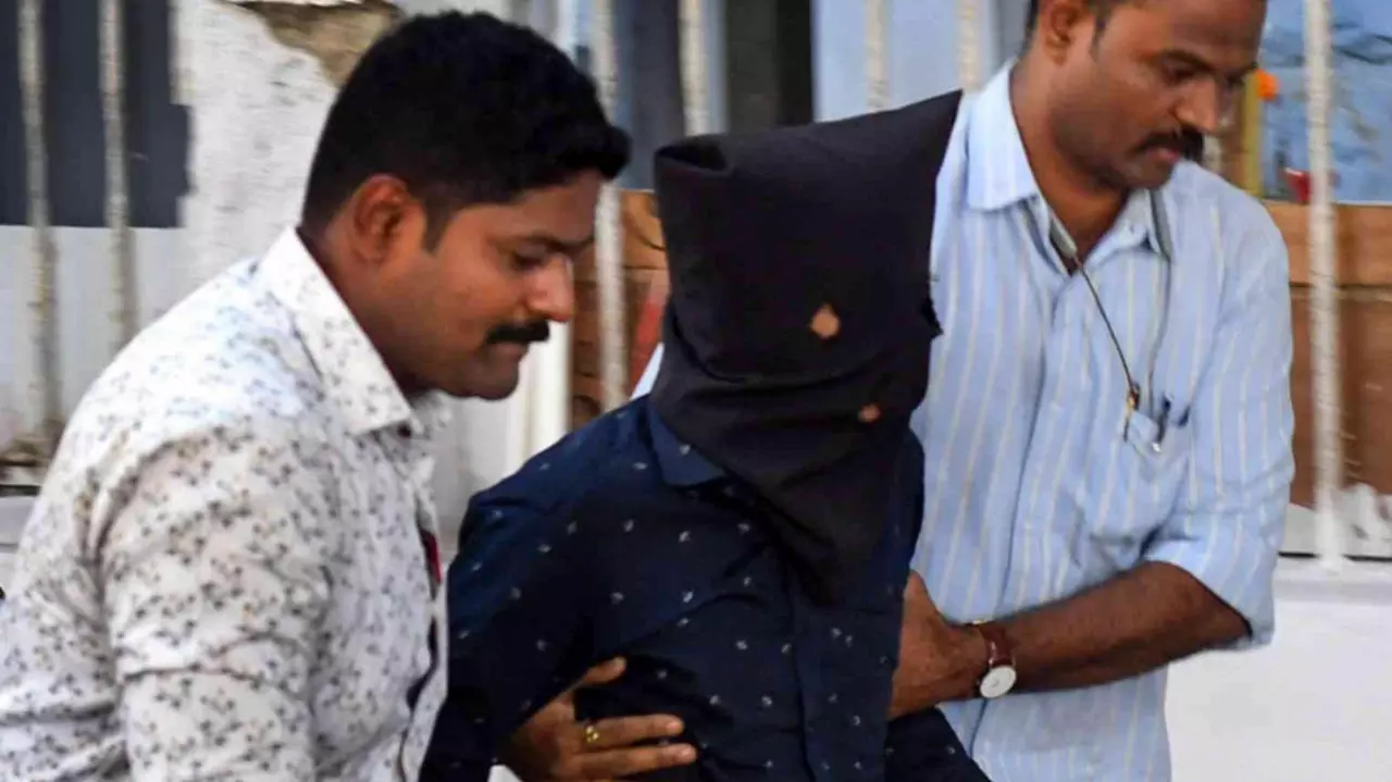 Saif stabbing fingerprints dont match with Shariful Islam Saif stabbing fingerprints dont match with Shariful Islam