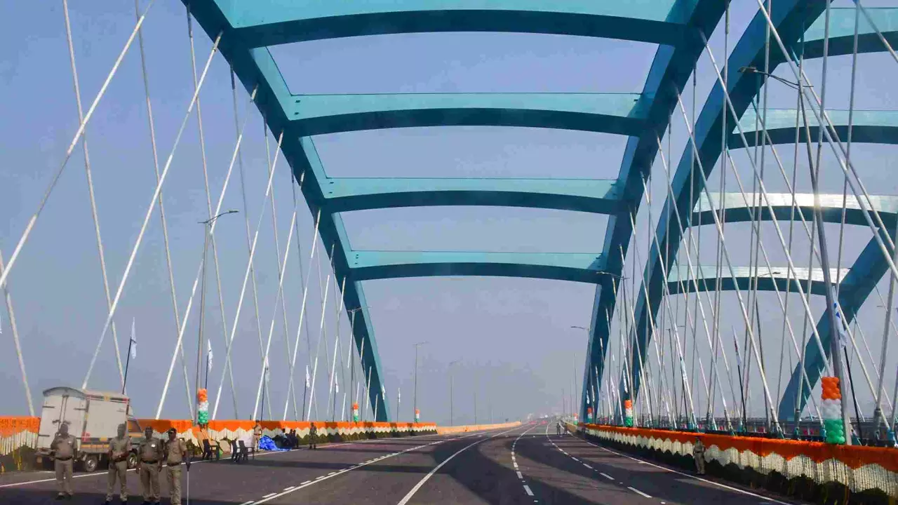 Mumbai bridge, Bandra-Marine Drive, coastal road Mumbai bridge, Bandra-Marine Drive, coastal road