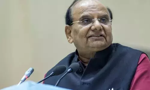 VK Saxena