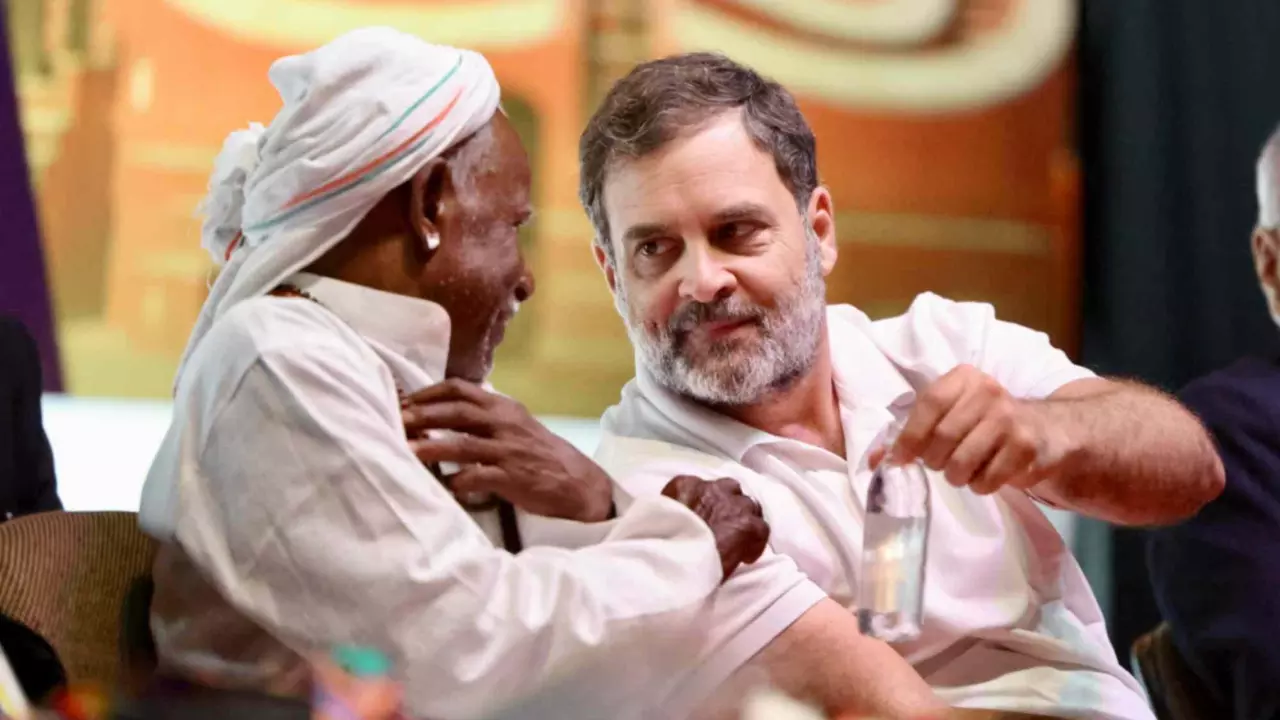 Kejriwal lies like Modi, but is more cunning and sophisticated: Rahul