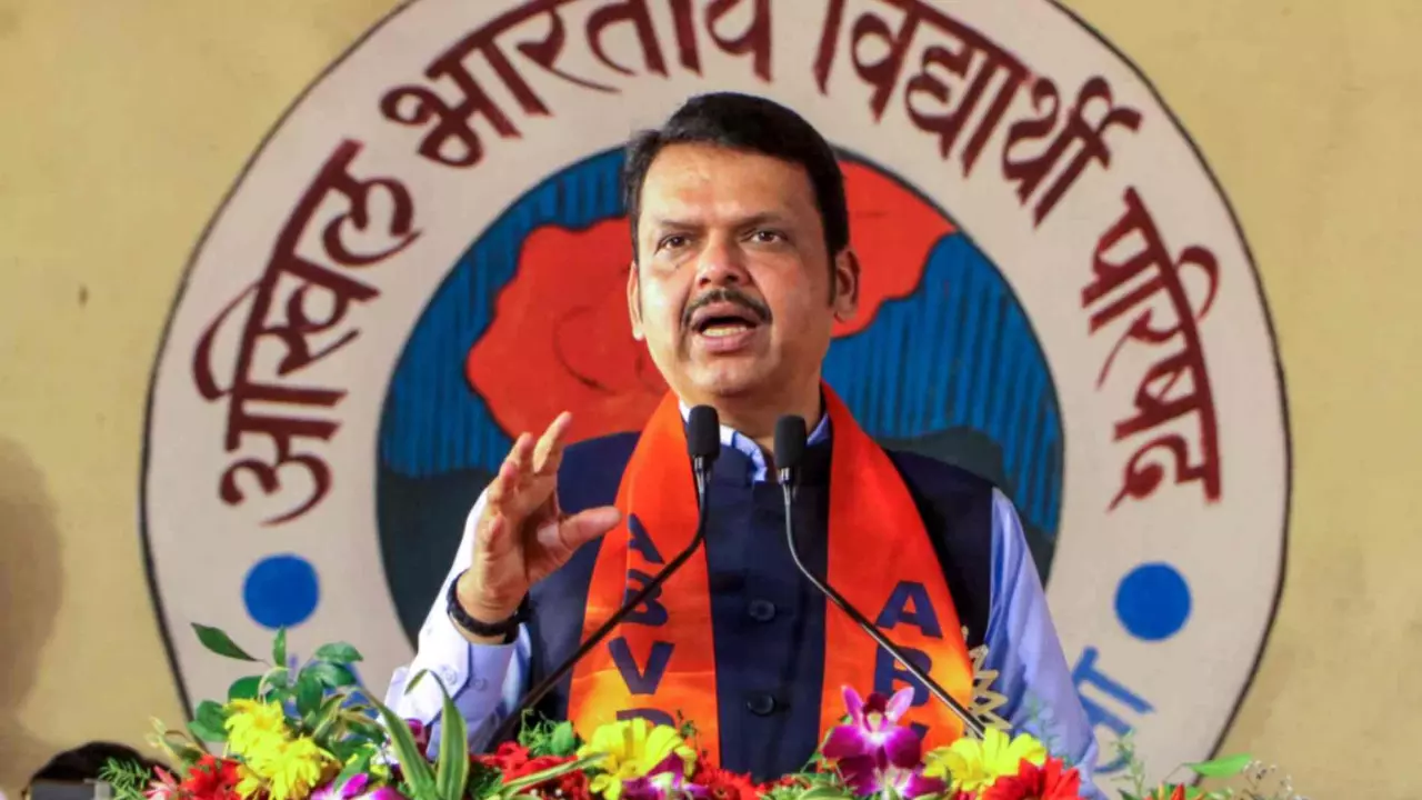 Fadnavis rejects Rauts claim of BJP favouring alliance with Sena (UBT)