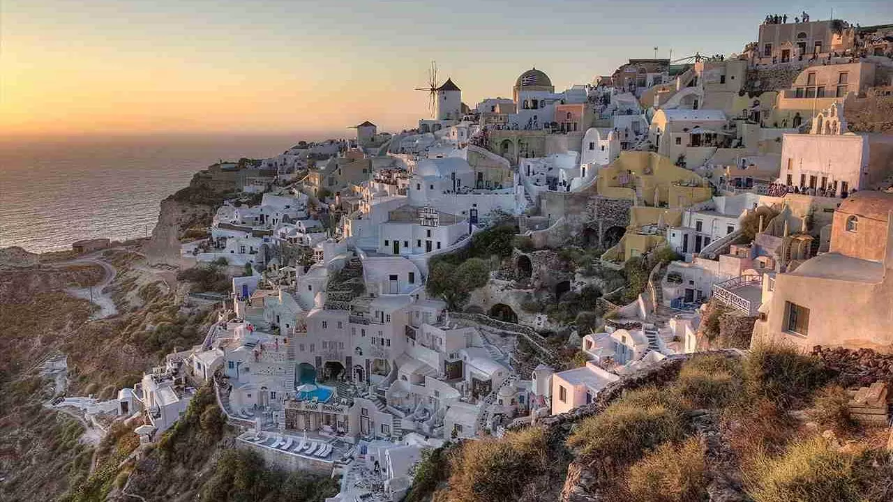 Greece: Emergency crews deployed on Santorini amid quake swarm worry Greece: Emergency crews deployed on Santorini amid quake swarm worry